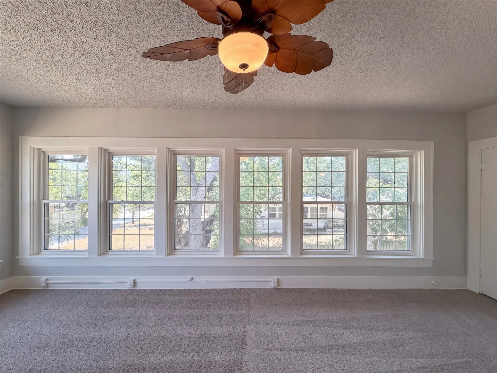 Single Family Residence For Sale in Palo Pinto County , 615 NW 5th Avenue, Mineral Wells, Texas 76067, 4 Bedroom, 4 Bathroom, 2 Garage spaces, 3,480 Sqft, built in 1921, mls#21378715, Real Estate Agent in Mineral Wells, Homes For Sale in Palo Pinto county, Homes For Sale in Mineral Wells, Realtor in Mineral Wells Texas, Real Estate Brokerage Independent Realty Texas, Luminita Cordes Realtor
