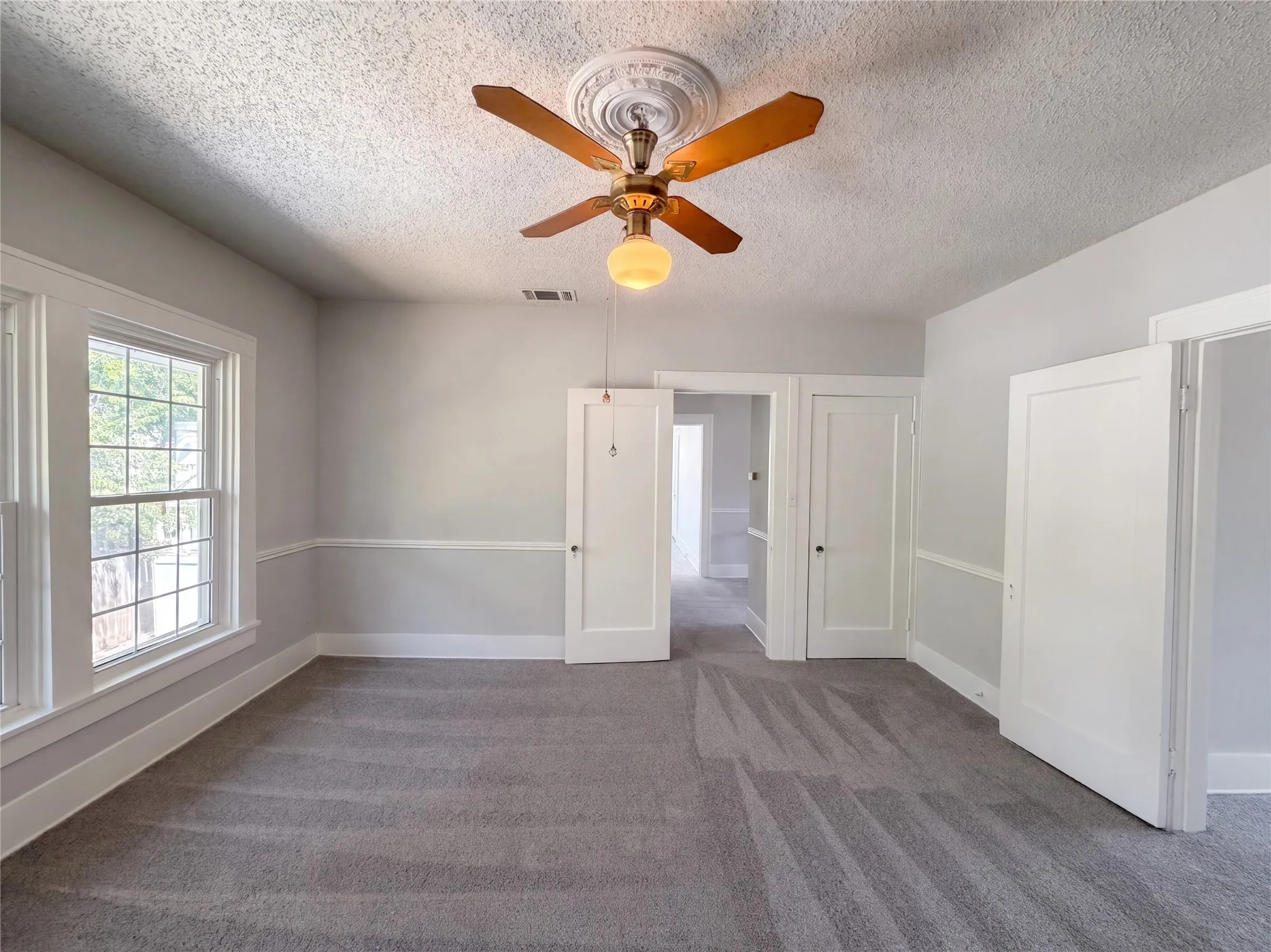 Single Family Residence For Sale in Palo Pinto County , 615 NW 5th Avenue, Mineral Wells, Texas 76067, 4 Bedroom, 4 Bathroom, 2 Garage spaces, 3,480 Sqft, built in 1921, mls#21378715, Real Estate Agent in Mineral Wells, Homes For Sale in Palo Pinto county, Homes For Sale in Mineral Wells, Realtor in Mineral Wells Texas, Real Estate Brokerage Independent Realty Texas, Luminita Cordes Realtor
