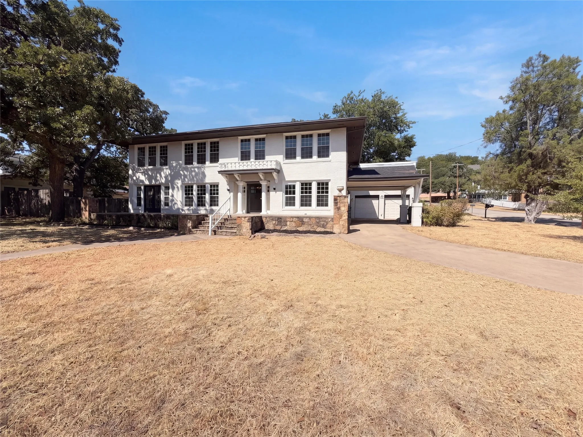 Single Family Residence For Sale in Palo Pinto County , 615 NW 5th Avenue, Mineral Wells, Texas 76067, 4 Bedroom, 4 Bathroom, 2 Garage spaces, 3,480 Sqft, built in 1921, mls#21378715, Real Estate Agent in Mineral Wells, Homes For Sale in Palo Pinto county, Homes For Sale in Mineral Wells, Realtor in Mineral Wells Texas, Real Estate Brokerage Independent Realty Texas, Luminita Cordes Realtor