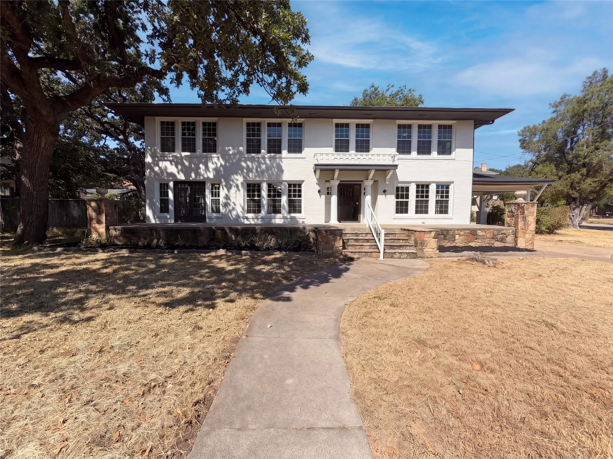 Single Family Residence For Sale in Palo Pinto County , 615 NW 5th Avenue, Mineral Wells, Texas 76067, 4 Bedroom, 4 Bathroom, 2 Garage spaces, 3,480 Sqft, built in 1921, mls#21378715, Real Estate Agent in Mineral Wells, Homes For Sale in Palo Pinto county, Homes For Sale in Mineral Wells, Realtor in Mineral Wells Texas, Real Estate Brokerage Independent Realty Texas, Luminita Cordes Realtor