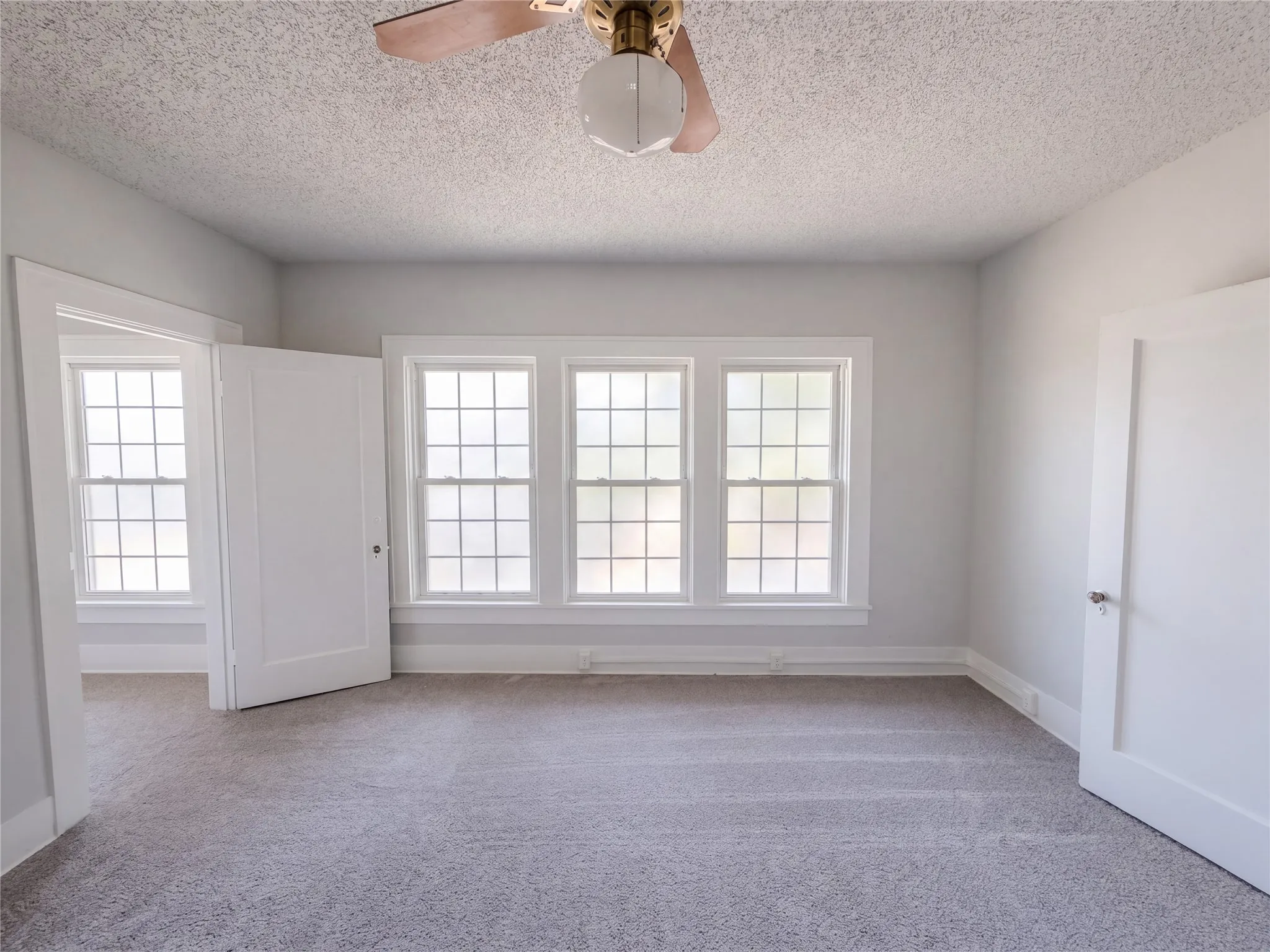 Single Family Residence For Sale in Palo Pinto County , 615 NW 5th Avenue, Mineral Wells, Texas 76067, 4 Bedroom, 4 Bathroom, 2 Garage spaces, 3,480 Sqft, built in 1921, mls#21378715, Real Estate Agent in Mineral Wells, Homes For Sale in Palo Pinto county, Homes For Sale in Mineral Wells, Realtor in Mineral Wells Texas, Real Estate Brokerage Independent Realty Texas, Luminita Cordes Realtor