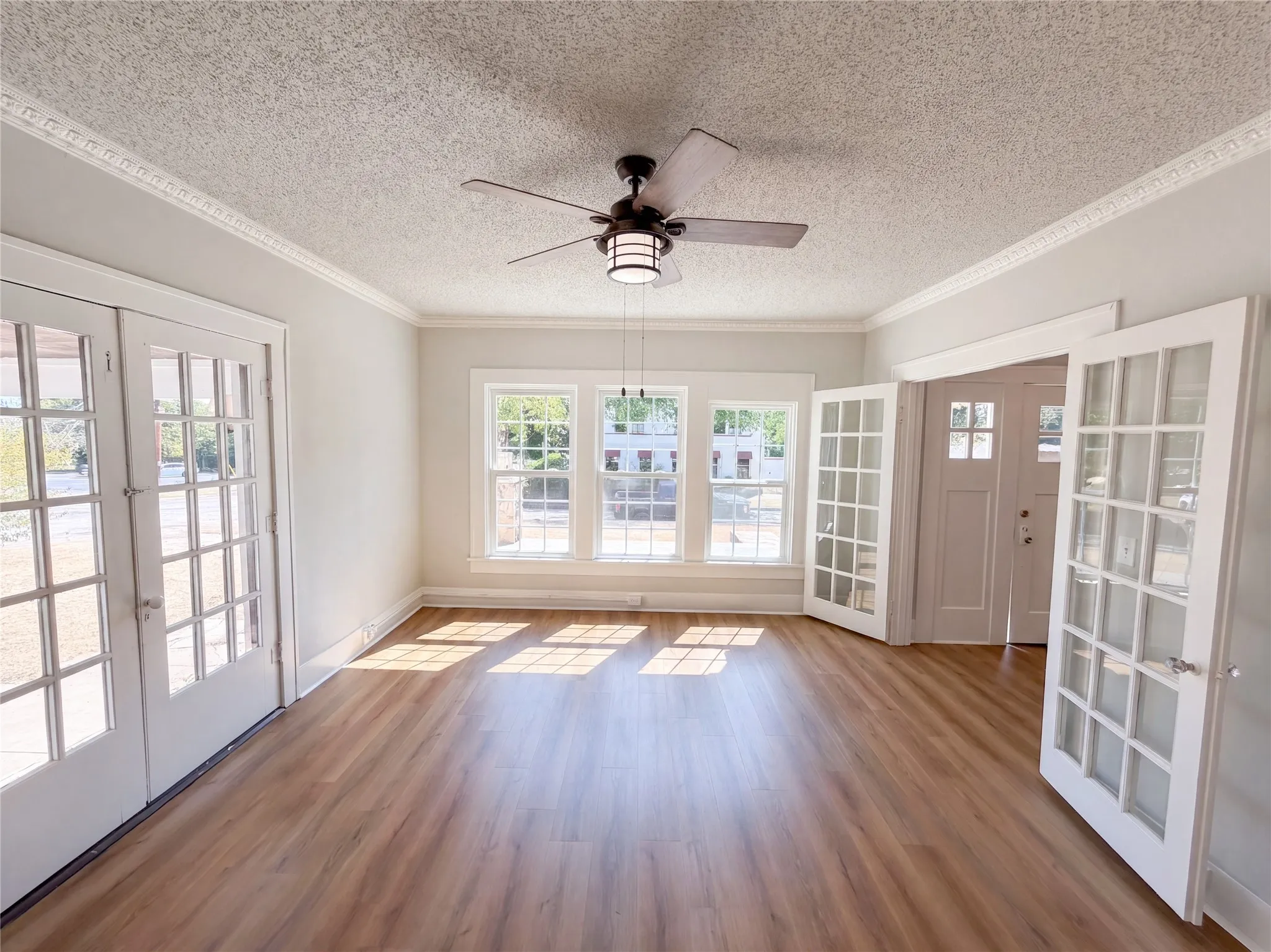 Single Family Residence For Sale in Palo Pinto County , 615 NW 5th Avenue, Mineral Wells, Texas 76067, 4 Bedroom, 4 Bathroom, 2 Garage spaces, 3,480 Sqft, built in 1921, mls#21378715, Real Estate Agent in Mineral Wells, Homes For Sale in Palo Pinto county, Homes For Sale in Mineral Wells, Realtor in Mineral Wells Texas, Real Estate Brokerage Independent Realty Texas, Luminita Cordes Realtor