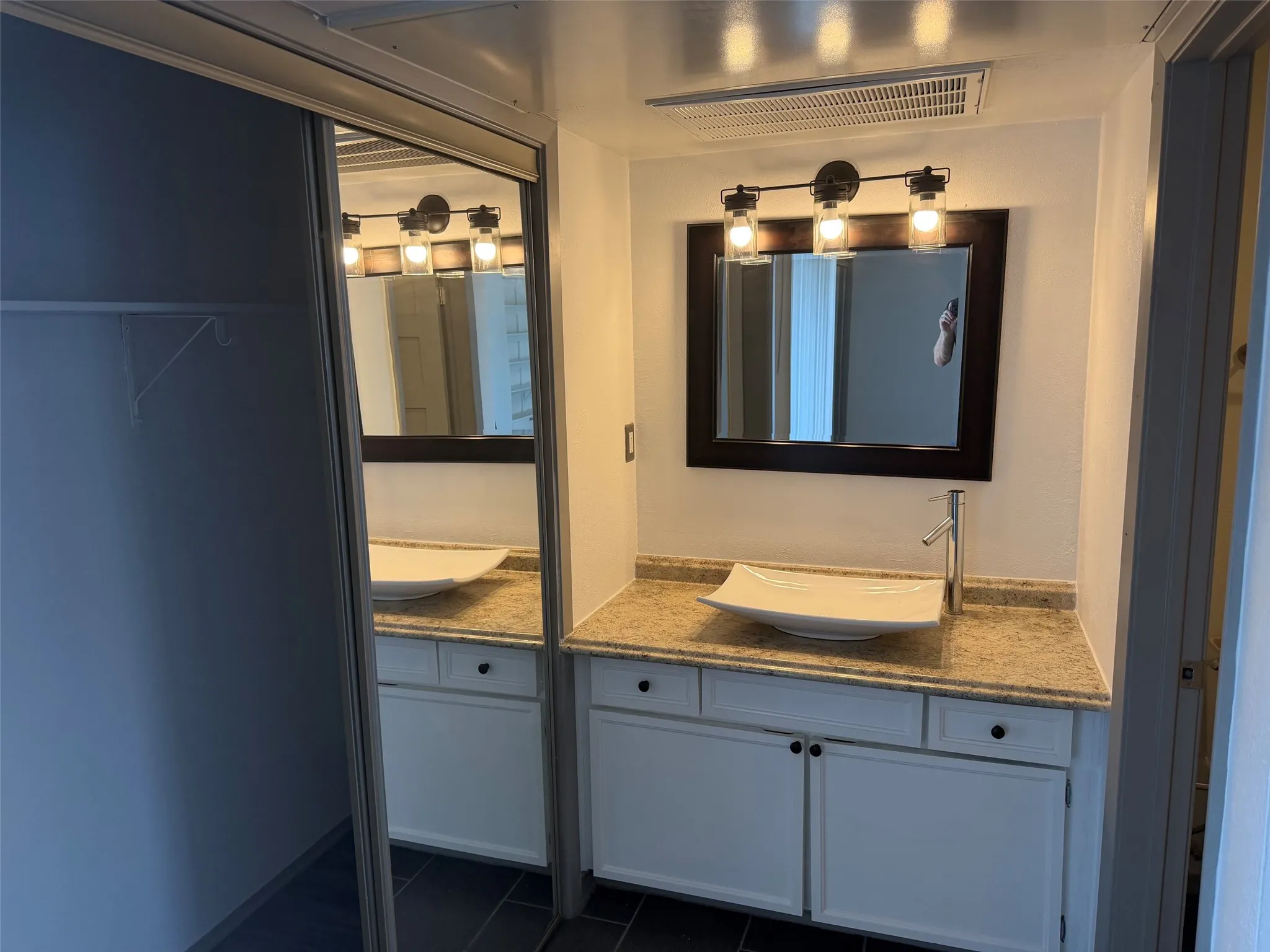 Apartment For Rent in Dallas County , 2800 Douglas Avenue 305, Dallas, Texas 75219, 1 Bedroom, 1 Bathroom, Garage spaces, 650 Sqft, built in 1972, mls#21381605, Real Estate Agent in Dallas, Homes For Rent in Dallas county, Homes For Rent in Dallas, Realtor in Dallas Texas, Real Estate Brokerage Independent Realty Texas, Luminita Cordes Realtor