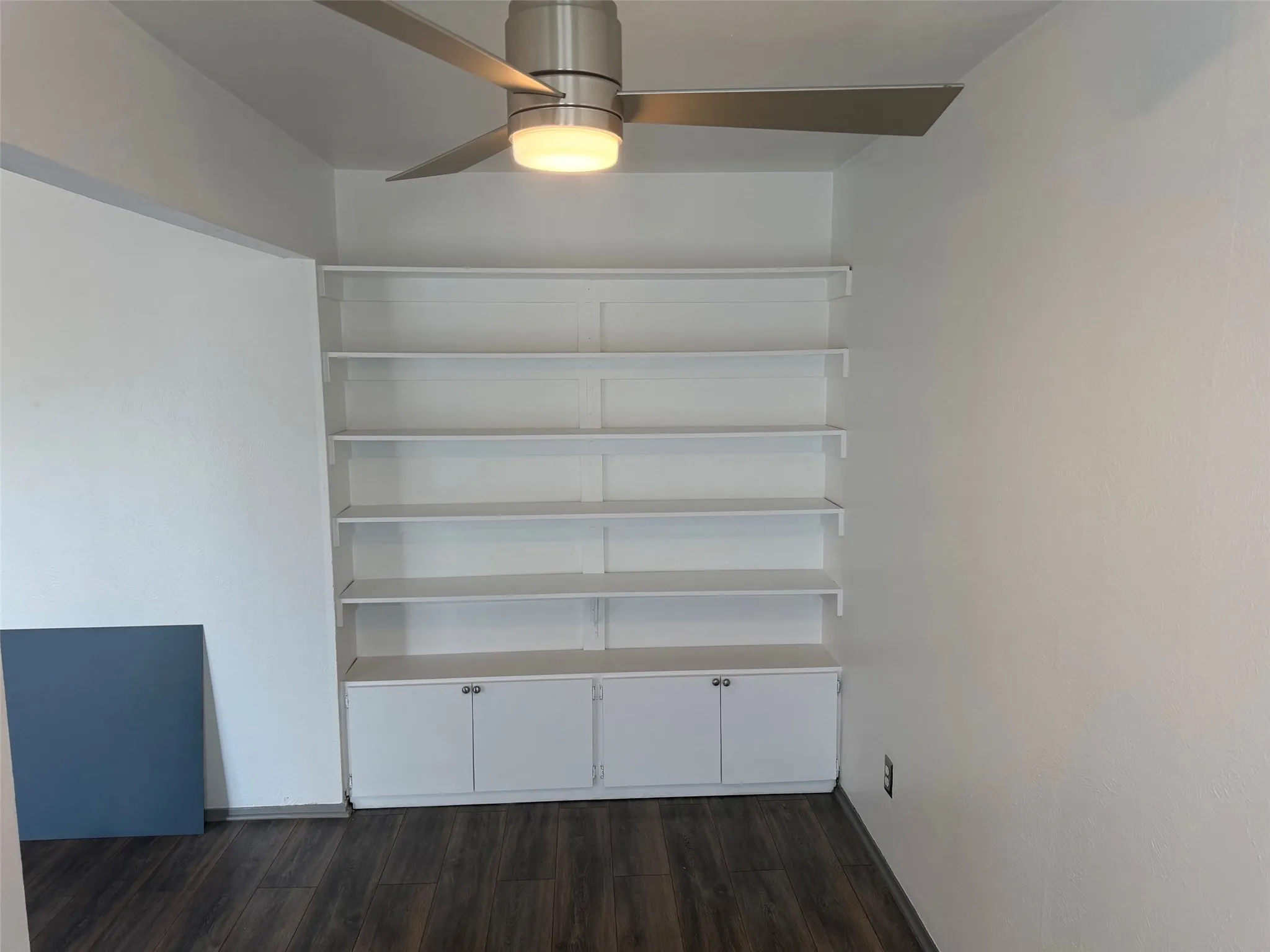 Apartment For Rent in Dallas County , 2800 Douglas Avenue 305, Dallas, Texas 75219, 1 Bedroom, 1 Bathroom, Garage spaces, 650 Sqft, built in 1972, mls#21381605, Real Estate Agent in Dallas, Homes For Rent in Dallas county, Homes For Rent in Dallas, Realtor in Dallas Texas, Real Estate Brokerage Independent Realty Texas, Luminita Cordes Realtor