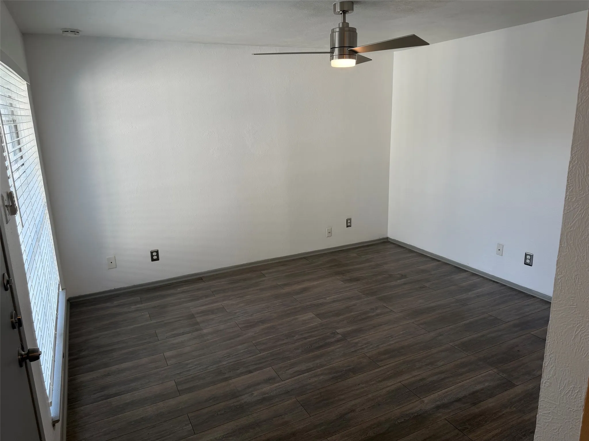 Apartment For Rent in Dallas County , 2800 Douglas Avenue 305, Dallas, Texas 75219, 1 Bedroom, 1 Bathroom, Garage spaces, 650 Sqft, built in 1972, mls#21381605, Real Estate Agent in Dallas, Homes For Rent in Dallas county, Homes For Rent in Dallas, Realtor in Dallas Texas, Real Estate Brokerage Independent Realty Texas, Luminita Cordes Realtor