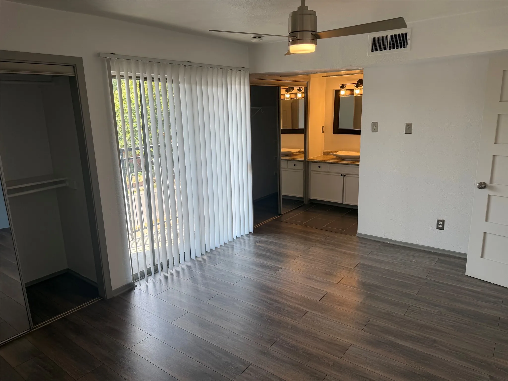 Apartment For Rent in Dallas County , 2800 Douglas Avenue 305, Dallas, Texas 75219, 1 Bedroom, 1 Bathroom, Garage spaces, 650 Sqft, built in 1972, mls#21381605, Real Estate Agent in Dallas, Homes For Rent in Dallas county, Homes For Rent in Dallas, Realtor in Dallas Texas, Real Estate Brokerage Independent Realty Texas, Luminita Cordes Realtor