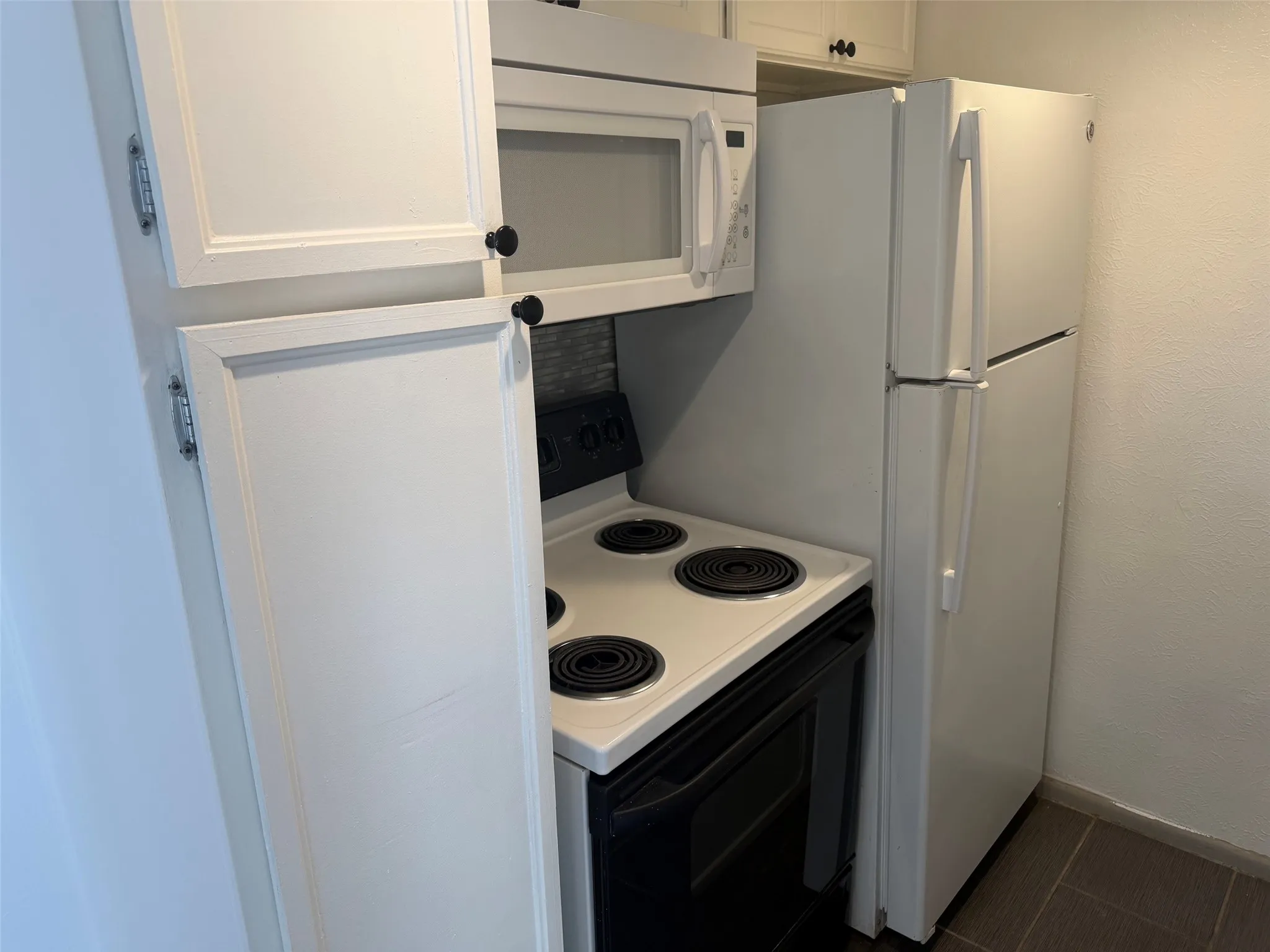 Apartment For Rent in Dallas County , 2800 Douglas Avenue 305, Dallas, Texas 75219, 1 Bedroom, 1 Bathroom, Garage spaces, 650 Sqft, built in 1972, mls#21381605, Real Estate Agent in Dallas, Homes For Rent in Dallas county, Homes For Rent in Dallas, Realtor in Dallas Texas, Real Estate Brokerage Independent Realty Texas, Luminita Cordes Realtor