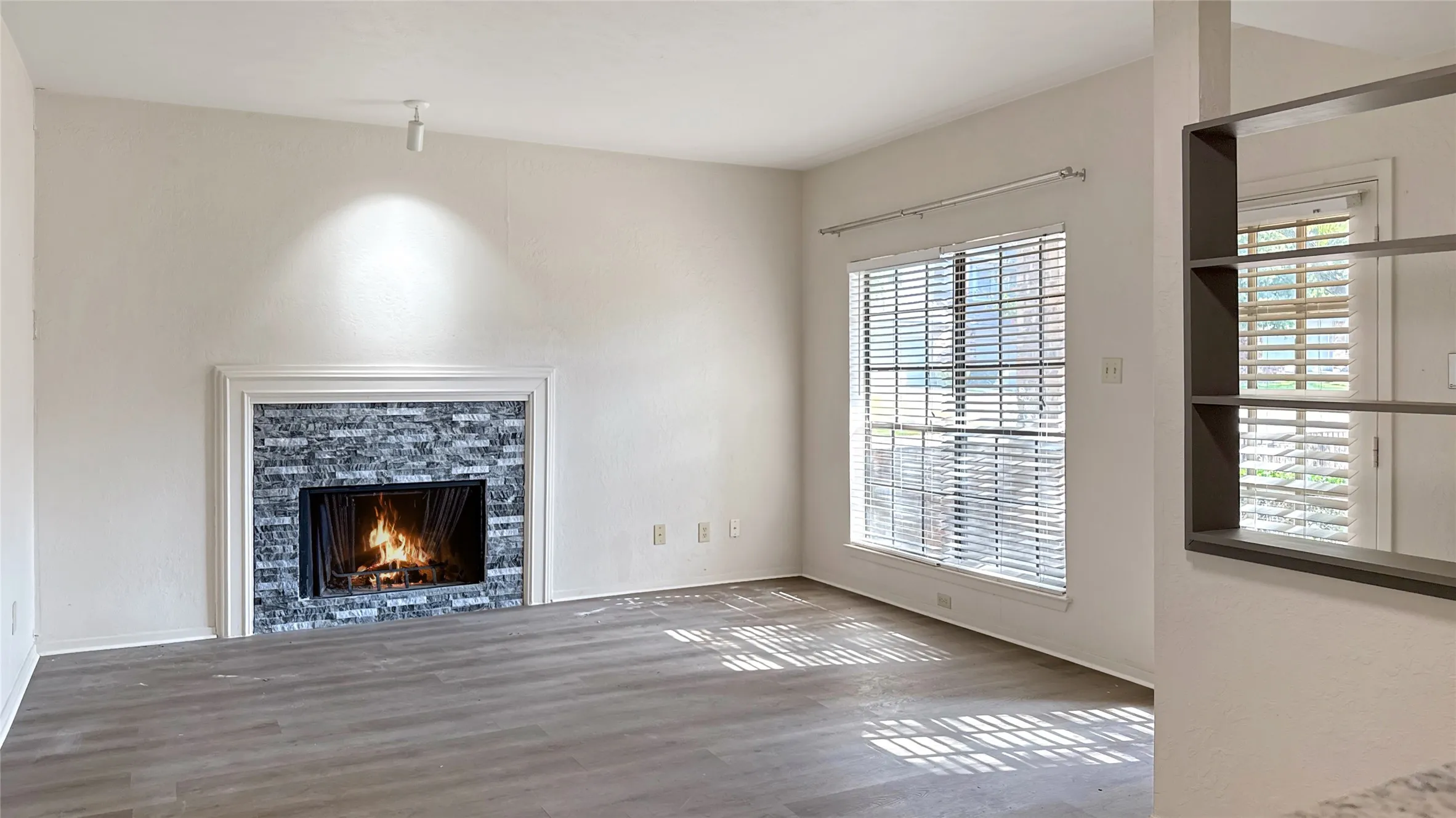 Townhouse For Sale in Collin County , 3110 Devonshire Drive 115, Plano, Texas 75075, 1 Bedroom, 1 Bathroom, Garage spaces, 675 Sqft, built in 1984, mls#21379621, Real Estate Agent in Plano, Homes For Sale in Collin county, Homes For Sale in Plano, Realtor in Plano Texas, Real Estate Brokerage Independent Realty Texas, Luminita Cordes Realtor
