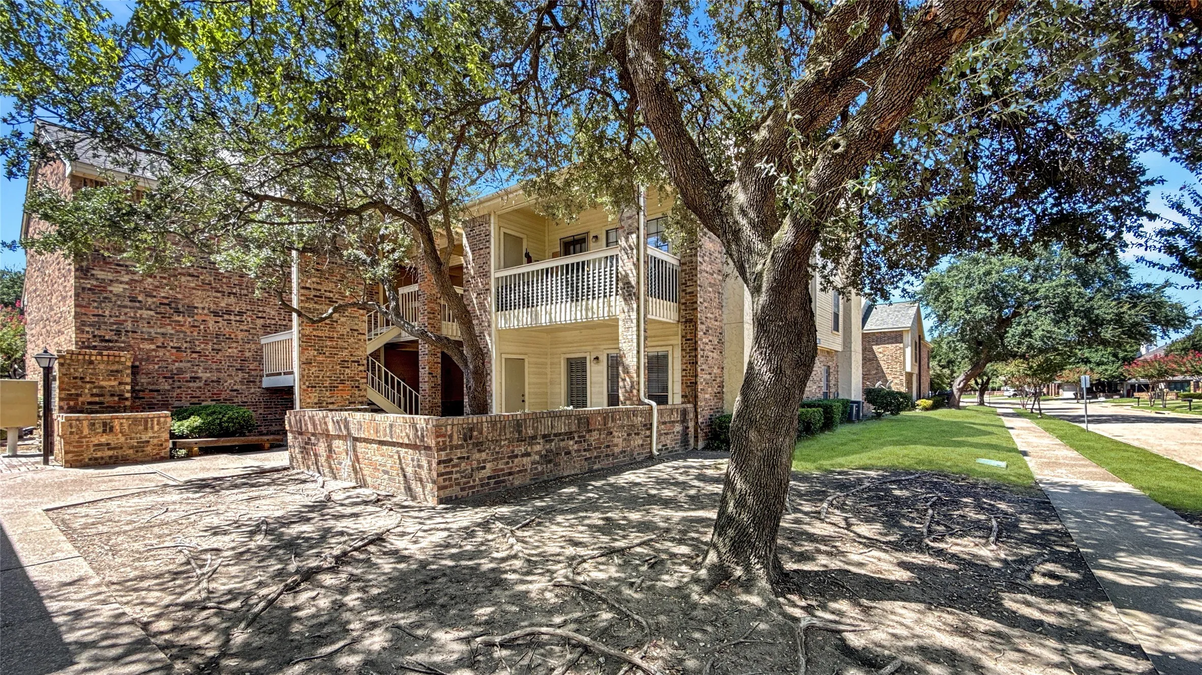 Townhouse For Sale in Collin County , 3110 Devonshire Drive 115, Plano, Texas 75075, 1 Bedroom, 1 Bathroom, Garage spaces, 675 Sqft, built in 1984, mls#21379621, Real Estate Agent in Plano, Homes For Sale in Collin county, Homes For Sale in Plano, Realtor in Plano Texas, Real Estate Brokerage Independent Realty Texas, Luminita Cordes Realtor
