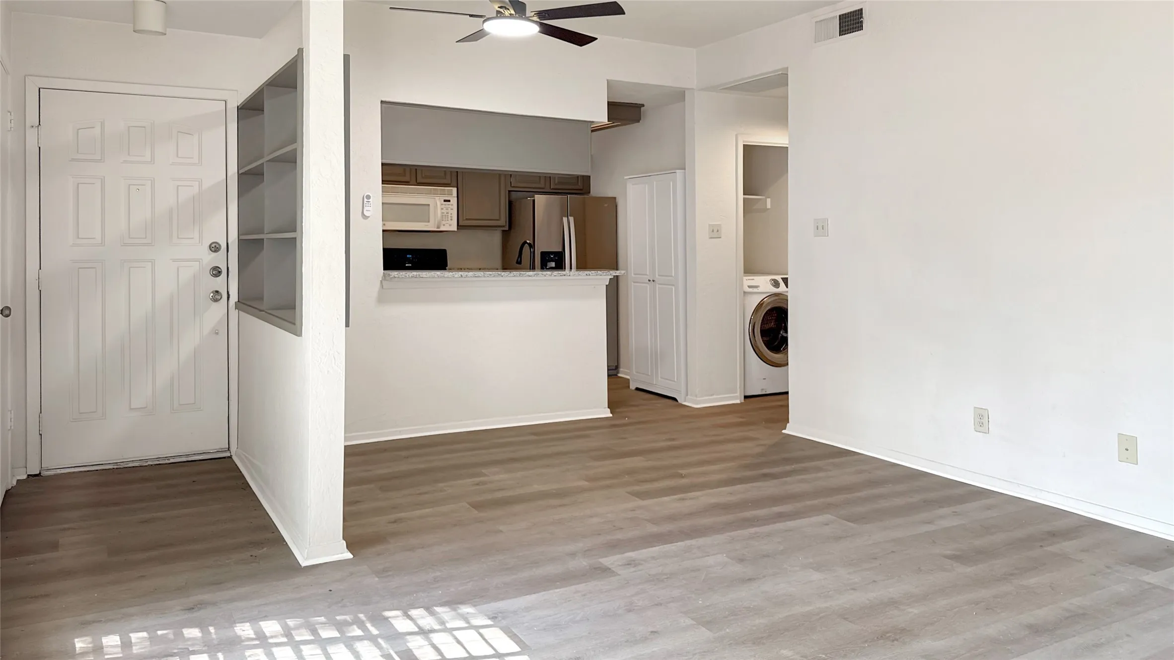 Townhouse For Sale in Collin County , 3110 Devonshire Drive 115, Plano, Texas 75075, 1 Bedroom, 1 Bathroom, Garage spaces, 675 Sqft, built in 1984, mls#21379621, Real Estate Agent in Plano, Homes For Sale in Collin county, Homes For Sale in Plano, Realtor in Plano Texas, Real Estate Brokerage Independent Realty Texas, Luminita Cordes Realtor