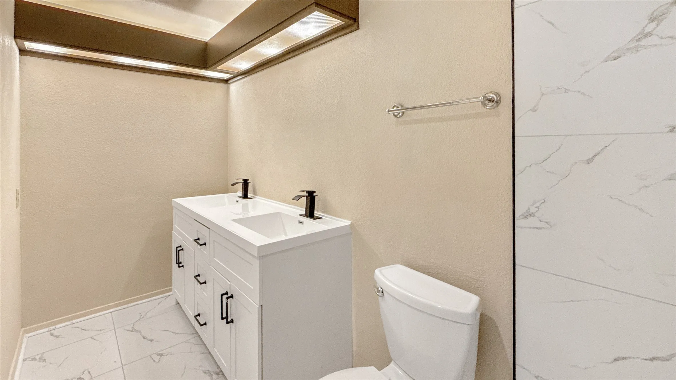 Townhouse For Sale in Collin County , 3110 Devonshire Drive 115, Plano, Texas 75075, 1 Bedroom, 1 Bathroom, Garage spaces, 675 Sqft, built in 1984, mls#21379621, Real Estate Agent in Plano, Homes For Sale in Collin county, Homes For Sale in Plano, Realtor in Plano Texas, Real Estate Brokerage Independent Realty Texas, Luminita Cordes Realtor