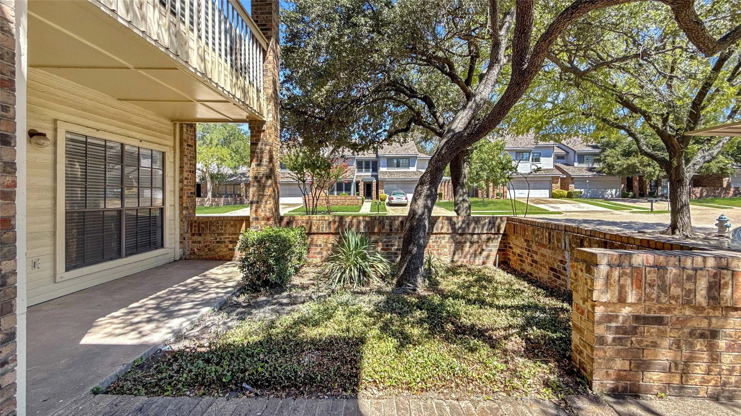 Townhouse For Sale in Collin County , 3110 Devonshire Drive 115, Plano, Texas 75075, 1 Bedroom, 1 Bathroom, Garage spaces, 675 Sqft, built in 1984, mls#21379621, Real Estate Agent in Plano, Homes For Sale in Collin county, Homes For Sale in Plano, Realtor in Plano Texas, Real Estate Brokerage Independent Realty Texas, Luminita Cordes Realtor
