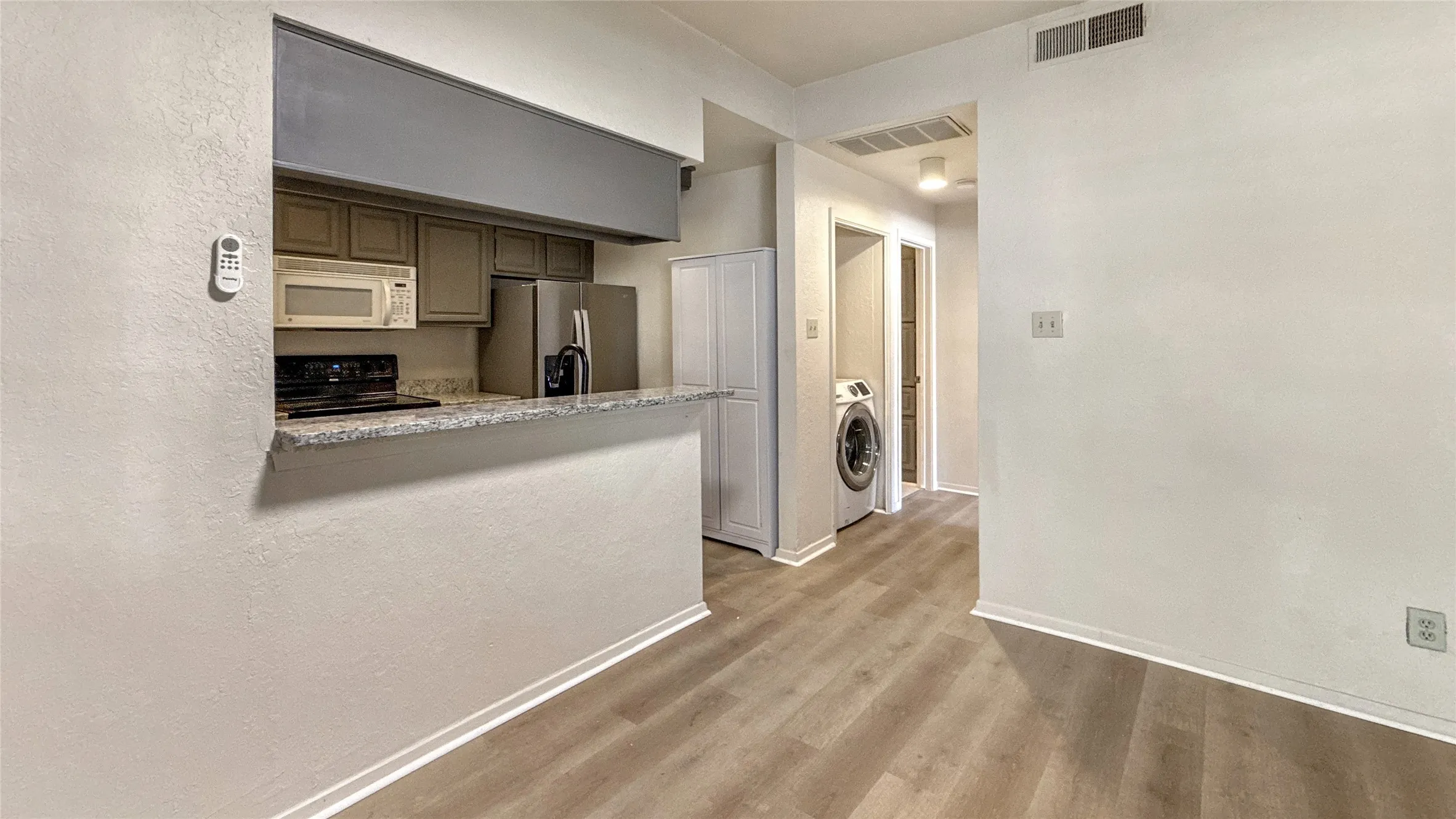 Townhouse For Sale in Collin County , 3110 Devonshire Drive 115, Plano, Texas 75075, 1 Bedroom, 1 Bathroom, Garage spaces, 675 Sqft, built in 1984, mls#21379621, Real Estate Agent in Plano, Homes For Sale in Collin county, Homes For Sale in Plano, Realtor in Plano Texas, Real Estate Brokerage Independent Realty Texas, Luminita Cordes Realtor