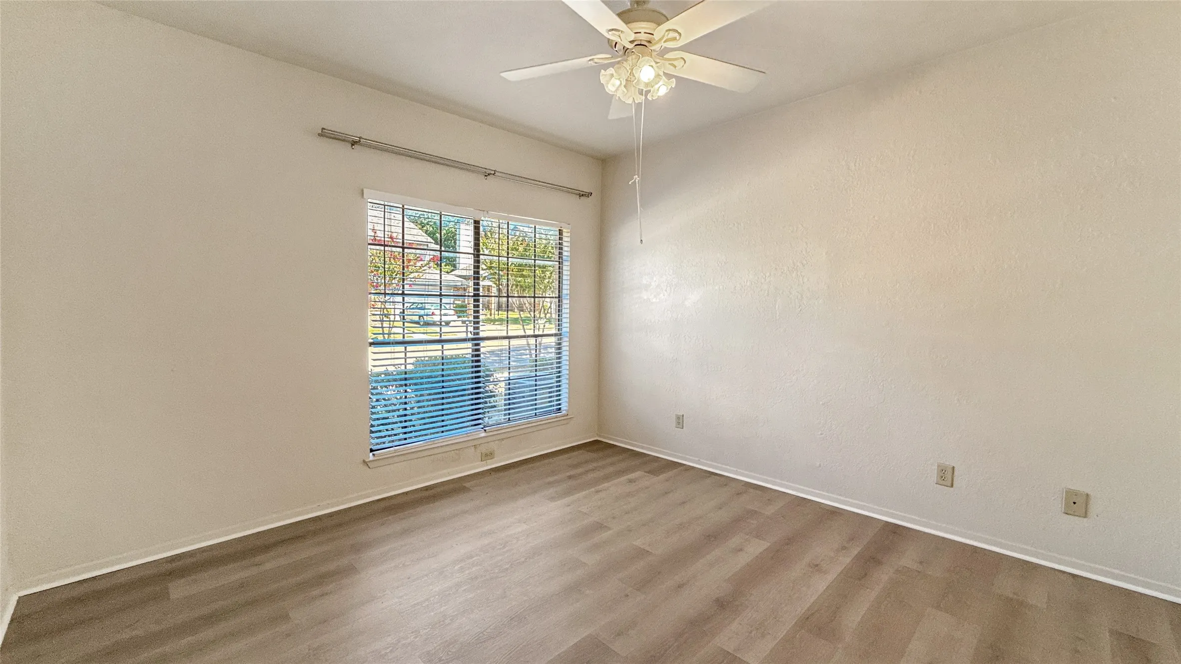 Townhouse For Sale in Collin County , 3110 Devonshire Drive 115, Plano, Texas 75075, 1 Bedroom, 1 Bathroom, Garage spaces, 675 Sqft, built in 1984, mls#21379621, Real Estate Agent in Plano, Homes For Sale in Collin county, Homes For Sale in Plano, Realtor in Plano Texas, Real Estate Brokerage Independent Realty Texas, Luminita Cordes Realtor