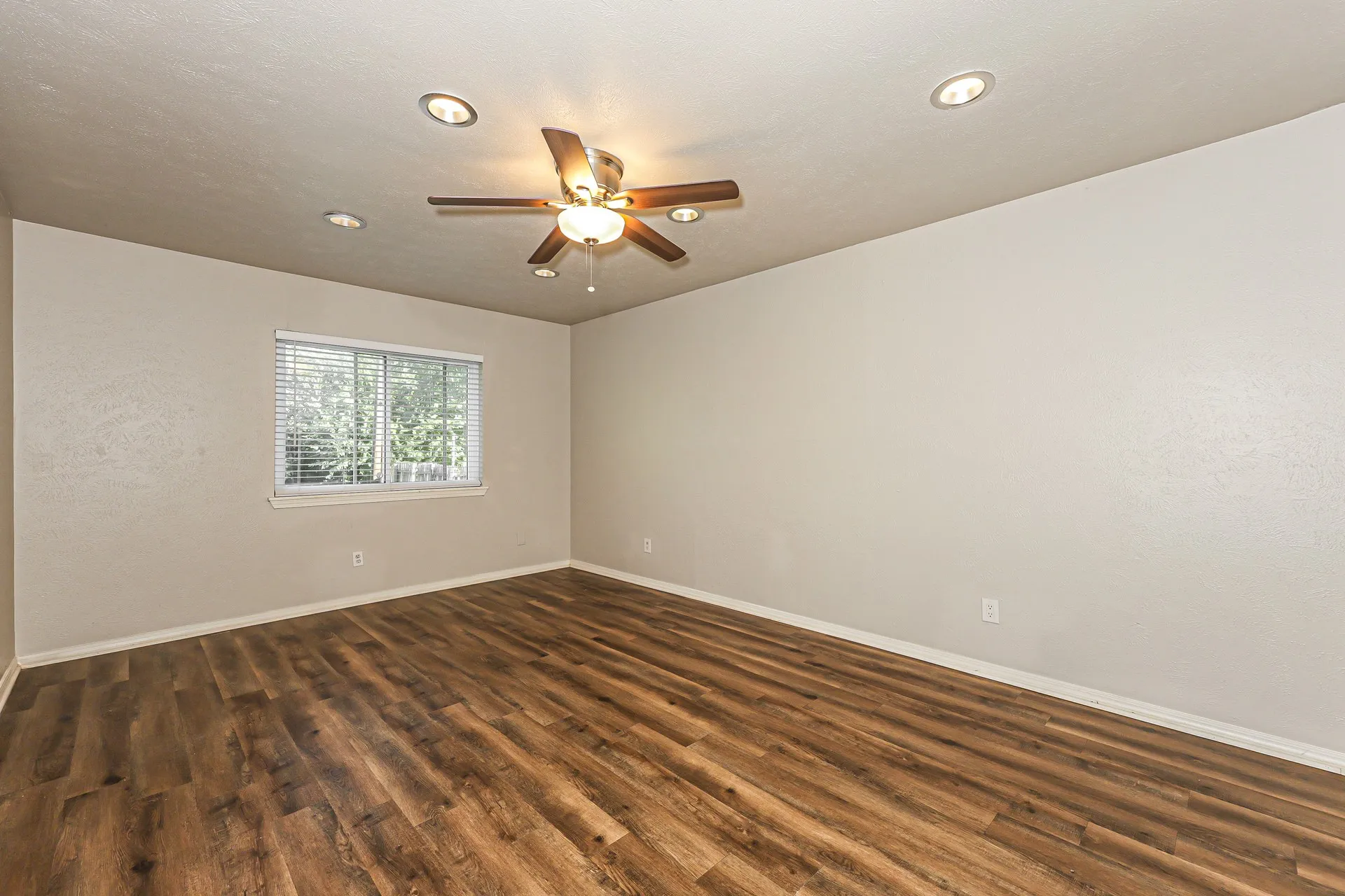 Single Family Residence For Rent in Kaufman County , 717 Redbud Drive, Forney, Texas 75126, 3 Bedroom, 2 Bathroom, 2 Garage spaces, 1,539 Sqft, built in 1983, mls#21381610, Real Estate Agent in Forney, Homes For Rent in Kaufman county, Homes For Rent in Forney, Realtor in Forney Texas, Real Estate Brokerage Independent Realty Texas, Luminita Cordes Realtor