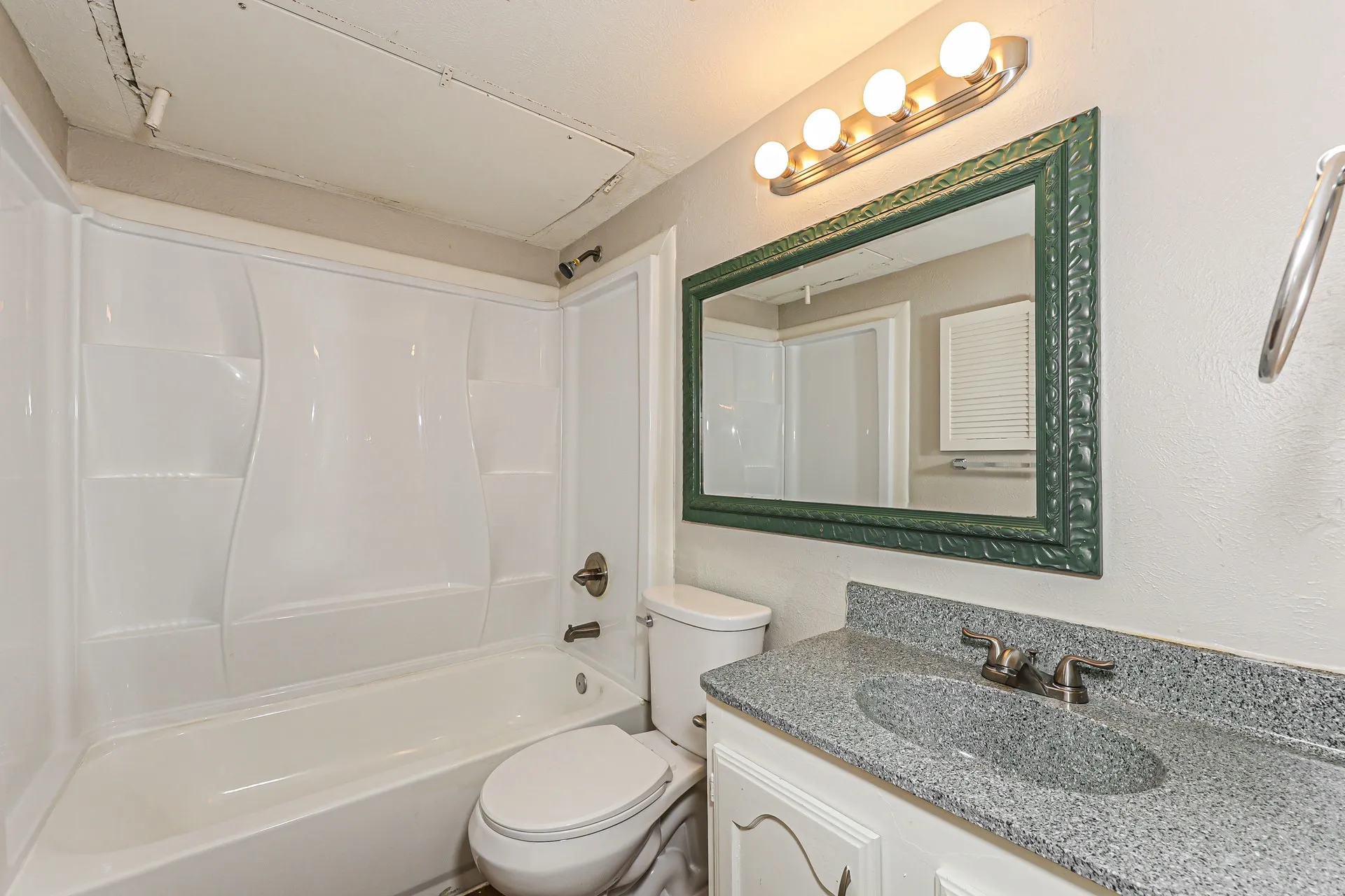Single Family Residence For Rent in Kaufman County , 717 Redbud Drive, Forney, Texas 75126, 3 Bedroom, 2 Bathroom, 2 Garage spaces, 1,539 Sqft, built in 1983, mls#21381610, Real Estate Agent in Forney, Homes For Rent in Kaufman county, Homes For Rent in Forney, Realtor in Forney Texas, Real Estate Brokerage Independent Realty Texas, Luminita Cordes Realtor