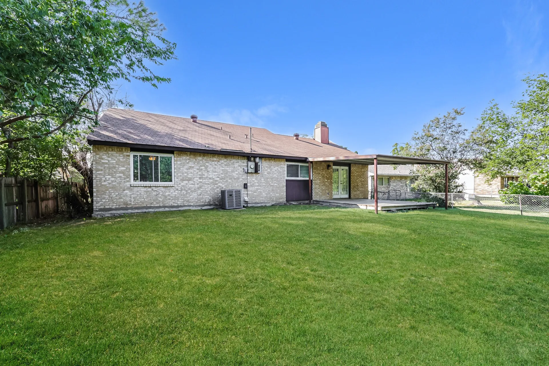 Single Family Residence For Rent in Kaufman County , 717 Redbud Drive, Forney, Texas 75126, 3 Bedroom, 2 Bathroom, 2 Garage spaces, 1,539 Sqft, built in 1983, mls#21381610, Real Estate Agent in Forney, Homes For Rent in Kaufman county, Homes For Rent in Forney, Realtor in Forney Texas, Real Estate Brokerage Independent Realty Texas, Luminita Cordes Realtor