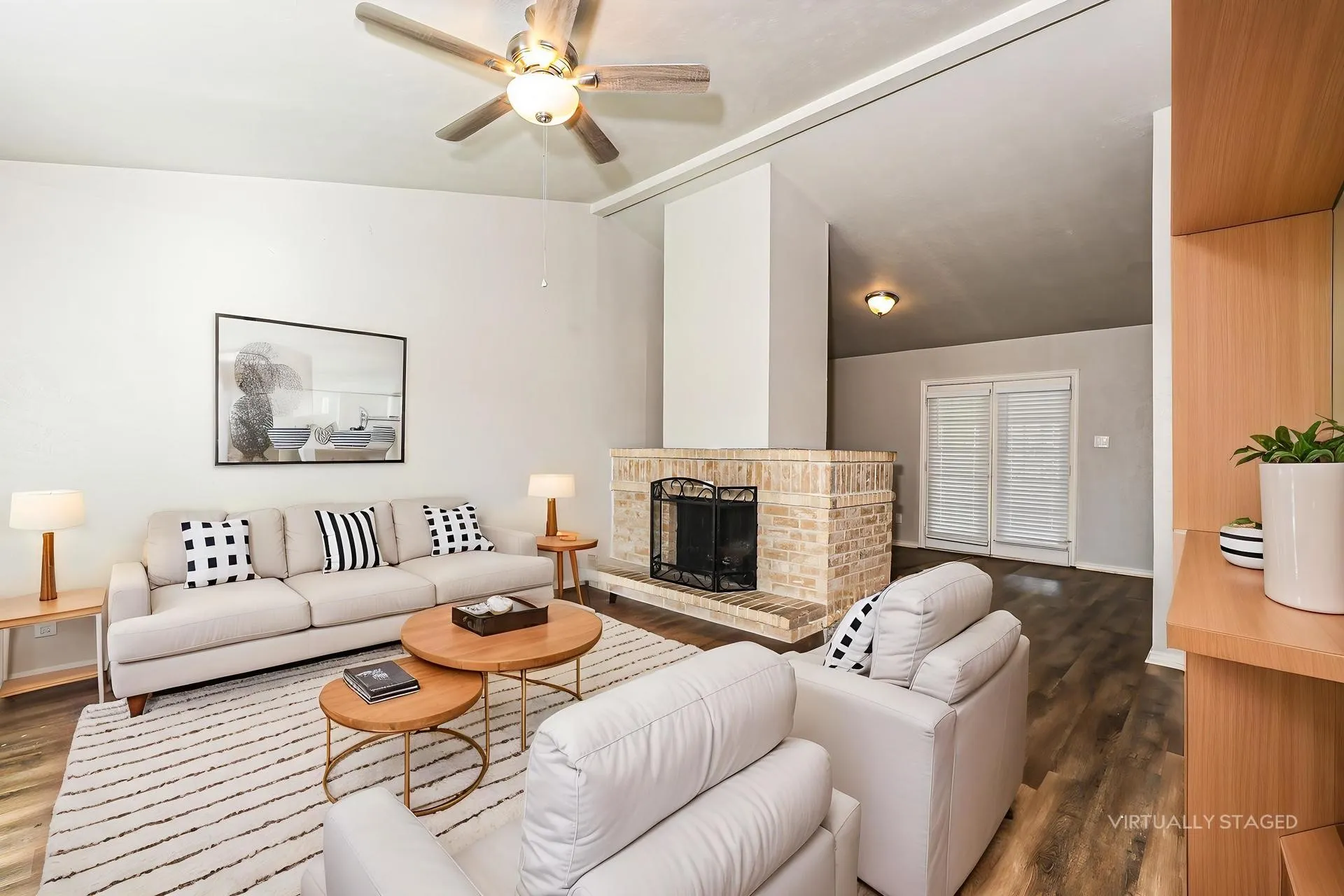 Single Family Residence For Rent in Kaufman County , 717 Redbud Drive, Forney, Texas 75126, 3 Bedroom, 2 Bathroom, 2 Garage spaces, 1,539 Sqft, built in 1983, mls#21381610, Real Estate Agent in Forney, Homes For Rent in Kaufman county, Homes For Rent in Forney, Realtor in Forney Texas, Real Estate Brokerage Independent Realty Texas, Luminita Cordes Realtor