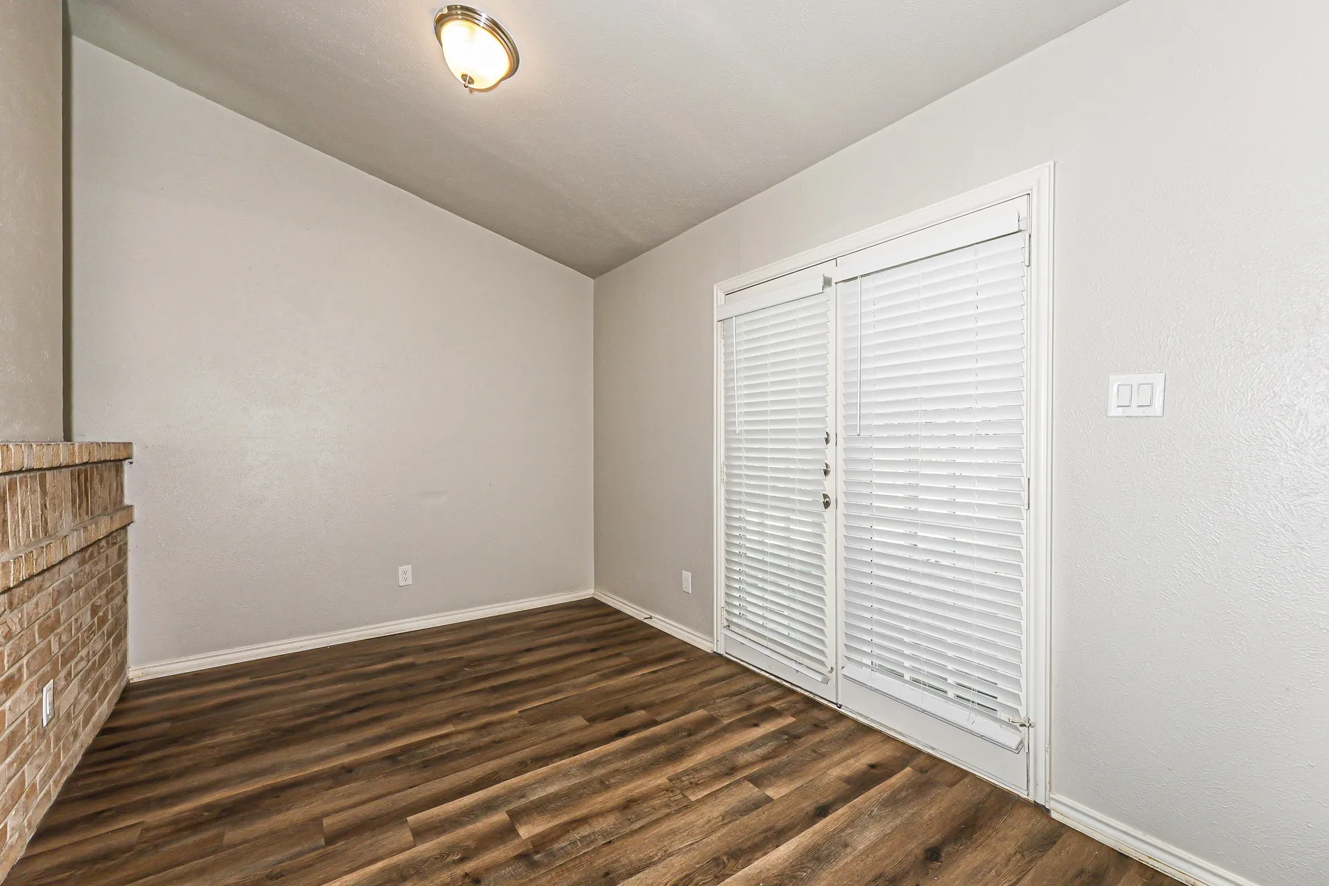 Single Family Residence For Rent in Kaufman County , 717 Redbud Drive, Forney, Texas 75126, 3 Bedroom, 2 Bathroom, 2 Garage spaces, 1,539 Sqft, built in 1983, mls#21381610, Real Estate Agent in Forney, Homes For Rent in Kaufman county, Homes For Rent in Forney, Realtor in Forney Texas, Real Estate Brokerage Independent Realty Texas, Luminita Cordes Realtor