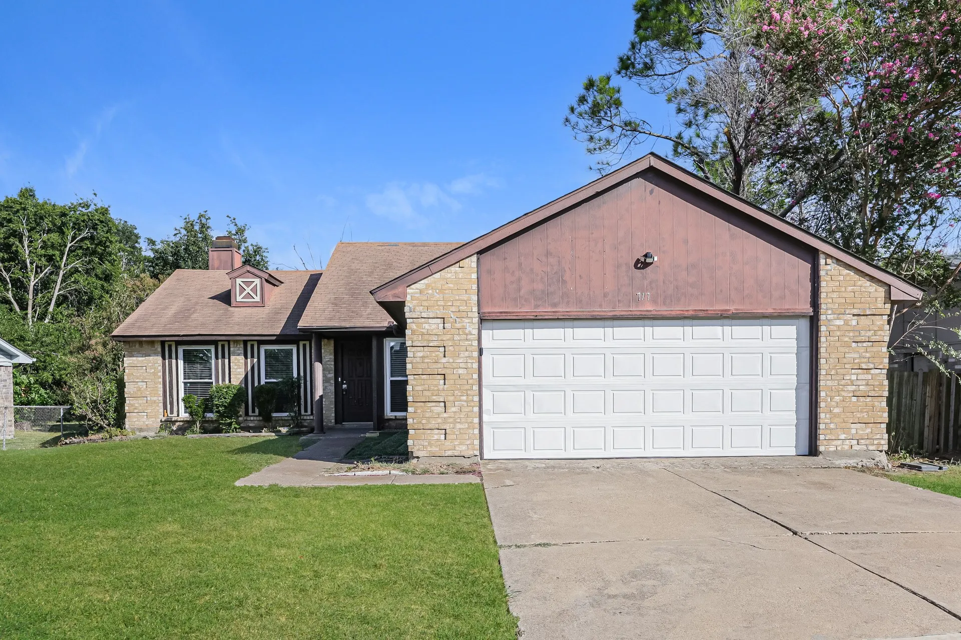 Single Family Residence For Rent in Kaufman County , 717 Redbud Drive, Forney, Texas 75126, 3 Bedroom, 2 Bathroom, 2 Garage spaces, 1,539 Sqft, built in 1983, mls#21381610, Real Estate Agent in Forney, Homes For Rent in Kaufman county, Homes For Rent in Forney, Realtor in Forney Texas, Real Estate Brokerage Independent Realty Texas, Luminita Cordes Realtor