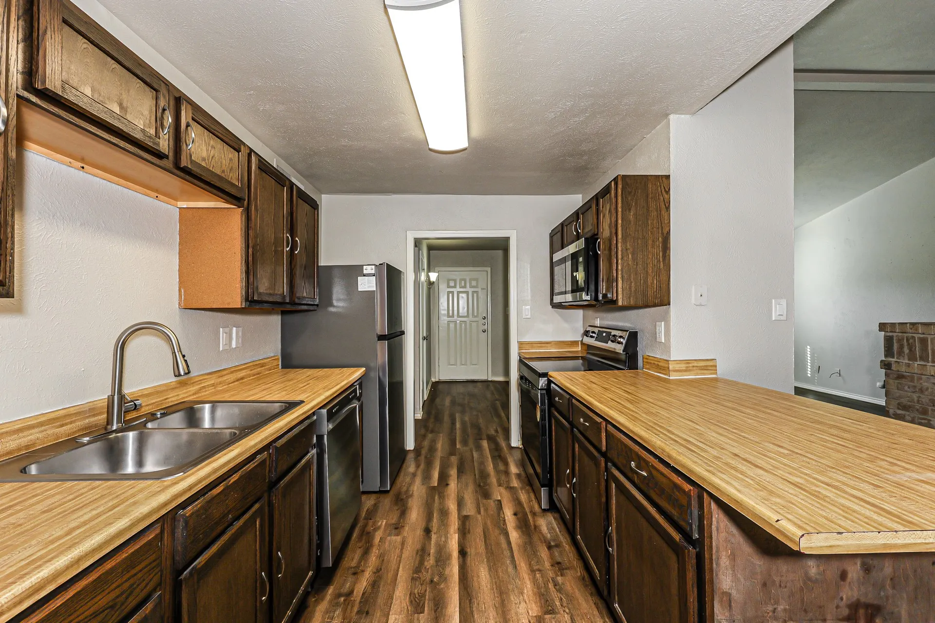 Single Family Residence For Rent in Kaufman County , 717 Redbud Drive, Forney, Texas 75126, 3 Bedroom, 2 Bathroom, 2 Garage spaces, 1,539 Sqft, built in 1983, mls#21381610, Real Estate Agent in Forney, Homes For Rent in Kaufman county, Homes For Rent in Forney, Realtor in Forney Texas, Real Estate Brokerage Independent Realty Texas, Luminita Cordes Realtor