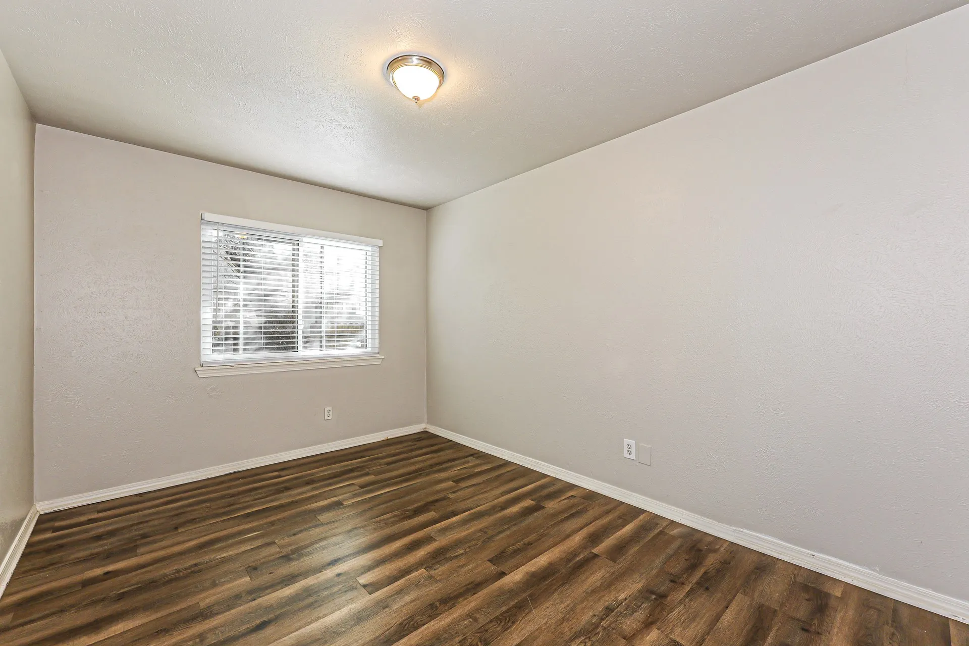 Single Family Residence For Rent in Kaufman County , 717 Redbud Drive, Forney, Texas 75126, 3 Bedroom, 2 Bathroom, 2 Garage spaces, 1,539 Sqft, built in 1983, mls#21381610, Real Estate Agent in Forney, Homes For Rent in Kaufman county, Homes For Rent in Forney, Realtor in Forney Texas, Real Estate Brokerage Independent Realty Texas, Luminita Cordes Realtor
