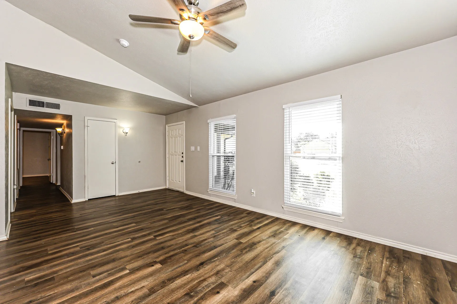 Single Family Residence For Rent in Kaufman County , 717 Redbud Drive, Forney, Texas 75126, 3 Bedroom, 2 Bathroom, 2 Garage spaces, 1,539 Sqft, built in 1983, mls#21381610, Real Estate Agent in Forney, Homes For Rent in Kaufman county, Homes For Rent in Forney, Realtor in Forney Texas, Real Estate Brokerage Independent Realty Texas, Luminita Cordes Realtor