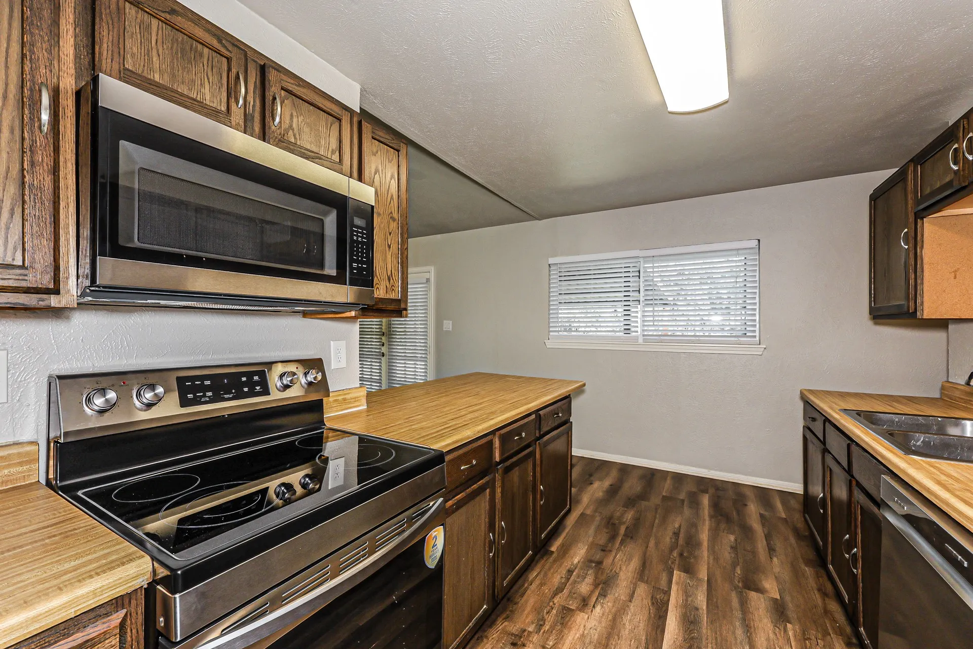 Single Family Residence For Rent in Kaufman County , 717 Redbud Drive, Forney, Texas 75126, 3 Bedroom, 2 Bathroom, 2 Garage spaces, 1,539 Sqft, built in 1983, mls#21381610, Real Estate Agent in Forney, Homes For Rent in Kaufman county, Homes For Rent in Forney, Realtor in Forney Texas, Real Estate Brokerage Independent Realty Texas, Luminita Cordes Realtor