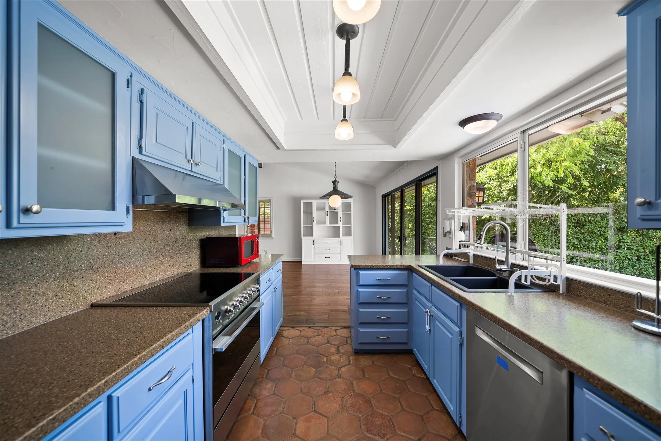 Single Family Residence For Rent in Collin County , 7105 Winding Creek Road, Dallas, Texas 75252, 3 Bedroom, 3 Bathroom, 2 Garage spaces, 2,304 Sqft, built in 1973, mls#21379649, Real Estate Agent in Dallas, Homes For Rent in Collin county, Homes For Rent in Dallas, Realtor in Dallas Texas, Real Estate Brokerage Independent Realty Texas, Luminita Cordes Realtor