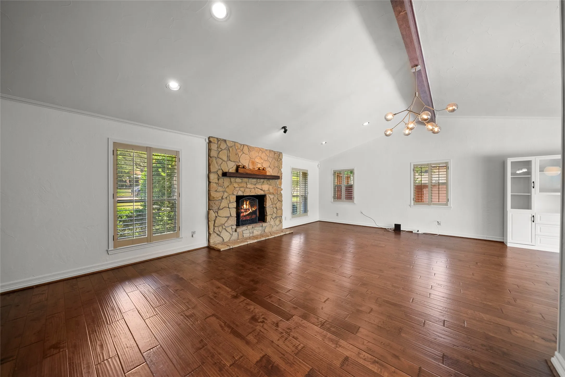 Single Family Residence For Rent in Collin County , 7105 Winding Creek Road, Dallas, Texas 75252, 3 Bedroom, 3 Bathroom, 2 Garage spaces, 2,304 Sqft, built in 1973, mls#21379649, Real Estate Agent in Dallas, Homes For Rent in Collin county, Homes For Rent in Dallas, Realtor in Dallas Texas, Real Estate Brokerage Independent Realty Texas, Luminita Cordes Realtor