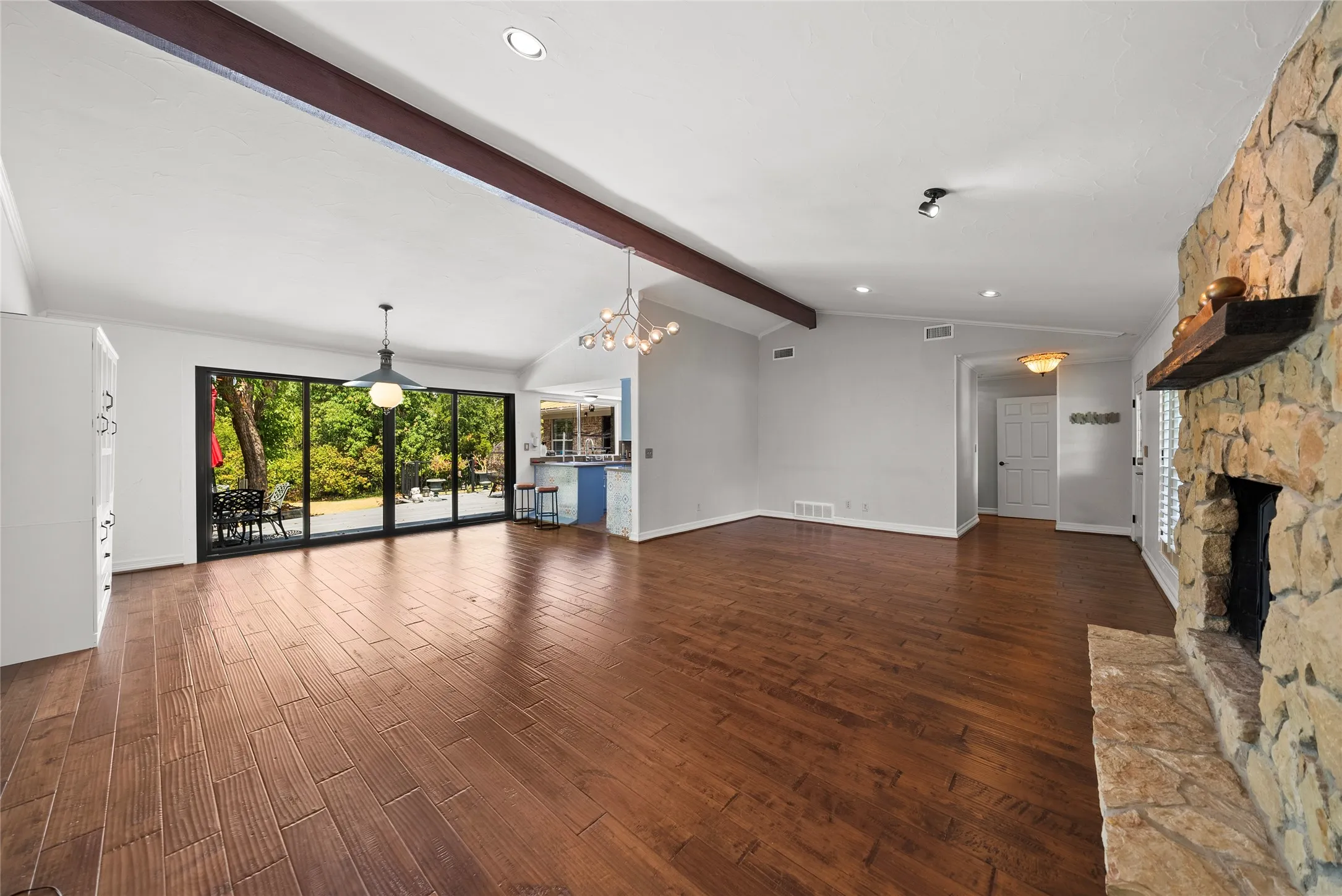 Single Family Residence For Rent in Collin County , 7105 Winding Creek Road, Dallas, Texas 75252, 3 Bedroom, 3 Bathroom, 2 Garage spaces, 2,304 Sqft, built in 1973, mls#21379649, Real Estate Agent in Dallas, Homes For Rent in Collin county, Homes For Rent in Dallas, Realtor in Dallas Texas, Real Estate Brokerage Independent Realty Texas, Luminita Cordes Realtor