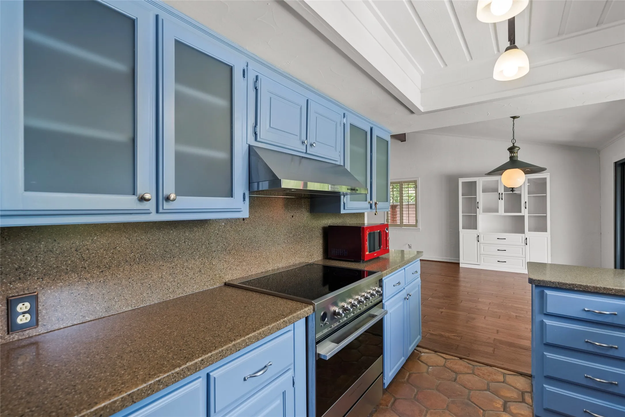Single Family Residence For Rent in Collin County , 7105 Winding Creek Road, Dallas, Texas 75252, 3 Bedroom, 3 Bathroom, 2 Garage spaces, 2,304 Sqft, built in 1973, mls#21379649, Real Estate Agent in Dallas, Homes For Rent in Collin county, Homes For Rent in Dallas, Realtor in Dallas Texas, Real Estate Brokerage Independent Realty Texas, Luminita Cordes Realtor