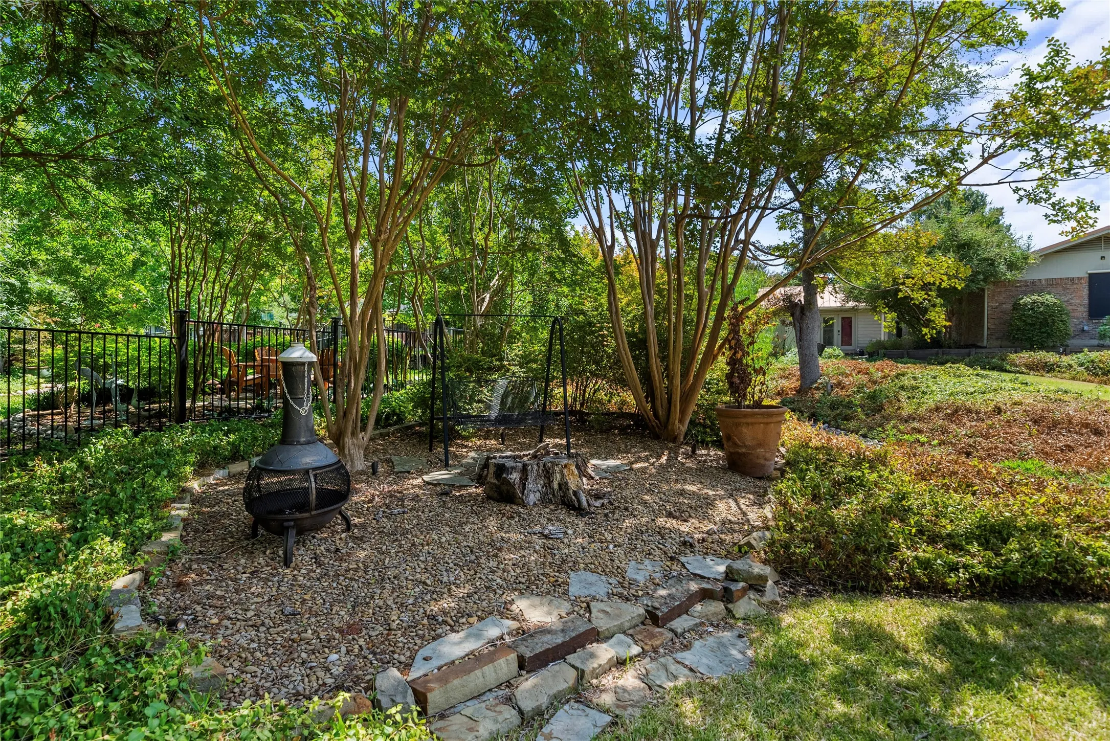Single Family Residence For Rent in Collin County , 7105 Winding Creek Road, Dallas, Texas 75252, 3 Bedroom, 3 Bathroom, 2 Garage spaces, 2,304 Sqft, built in 1973, mls#21379649, Real Estate Agent in Dallas, Homes For Rent in Collin county, Homes For Rent in Dallas, Realtor in Dallas Texas, Real Estate Brokerage Independent Realty Texas, Luminita Cordes Realtor