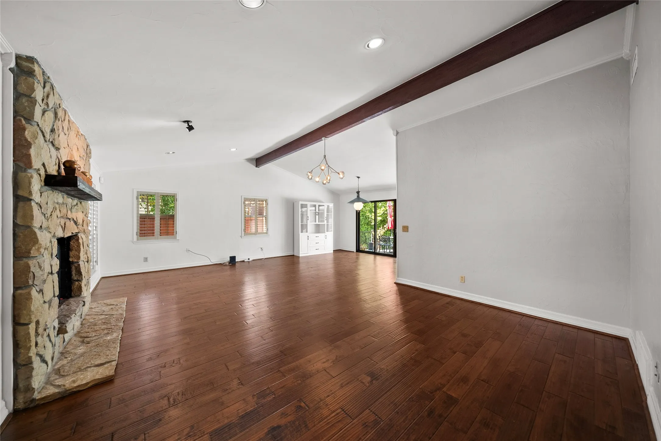 Single Family Residence For Rent in Collin County , 7105 Winding Creek Road, Dallas, Texas 75252, 3 Bedroom, 3 Bathroom, 2 Garage spaces, 2,304 Sqft, built in 1973, mls#21379649, Real Estate Agent in Dallas, Homes For Rent in Collin county, Homes For Rent in Dallas, Realtor in Dallas Texas, Real Estate Brokerage Independent Realty Texas, Luminita Cordes Realtor