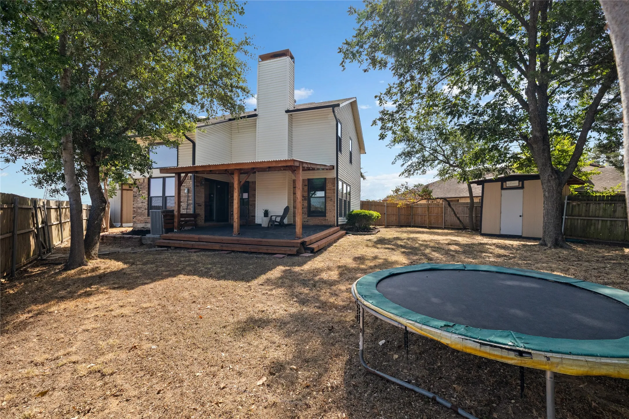Single Family Residence For Sale in Dallas County , 853 Via Madonna, Mesquite, Texas 75150, 3 Bedroom, 3 Bathroom, 1 Garage spaces, 1,654 Sqft, built in 1982, mls#21381628, Real Estate Agent in Mesquite, Homes For Sale in Dallas county, Homes For Sale in Mesquite, Realtor in Mesquite Texas, Real Estate Brokerage Independent Realty Texas, Luminita Cordes Realtor