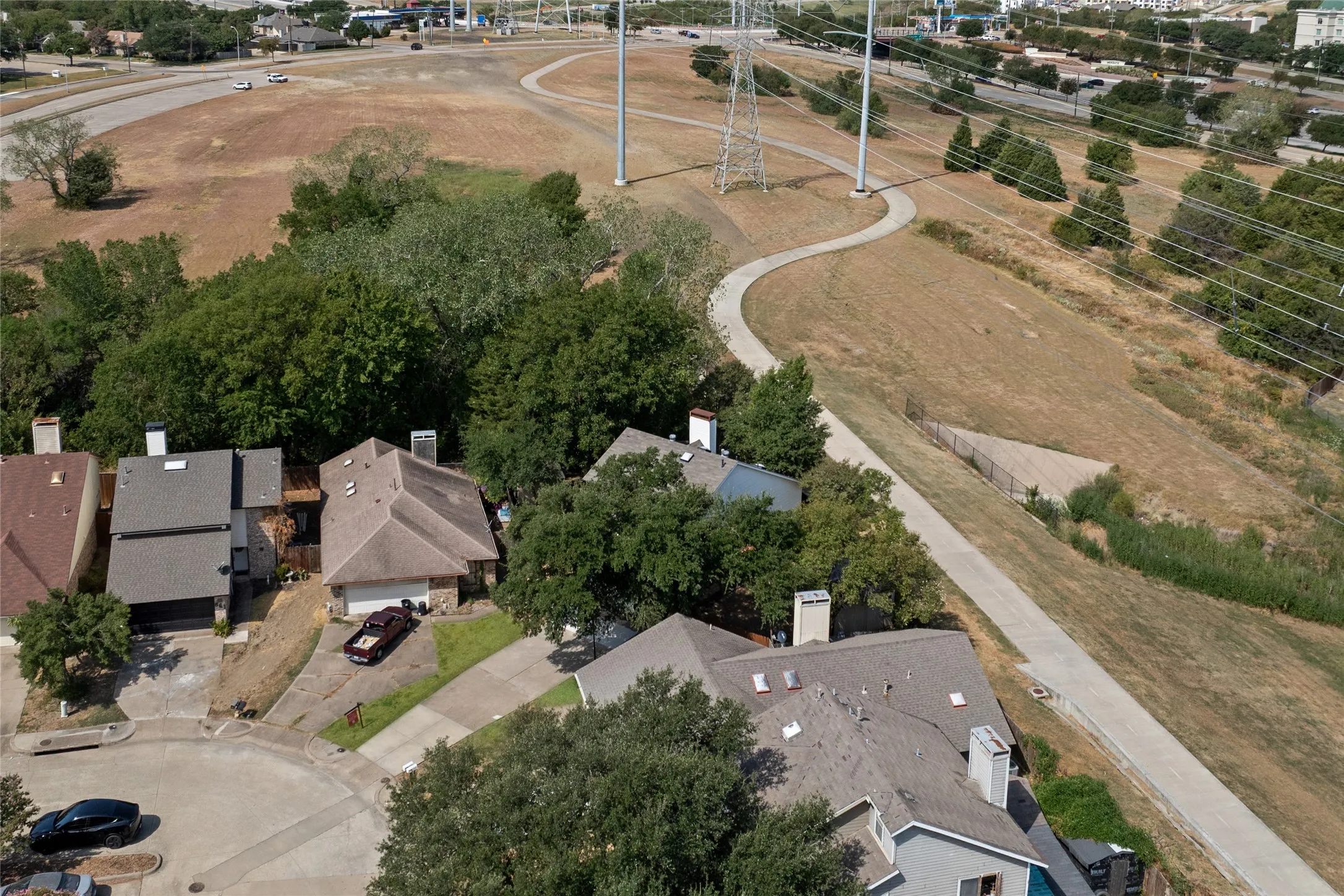 Single Family Residence For Sale in Dallas County , 853 Via Madonna, Mesquite, Texas 75150, 3 Bedroom, 3 Bathroom, 1 Garage spaces, 1,654 Sqft, built in 1982, mls#21381628, Real Estate Agent in Mesquite, Homes For Sale in Dallas county, Homes For Sale in Mesquite, Realtor in Mesquite Texas, Real Estate Brokerage Independent Realty Texas, Luminita Cordes Realtor