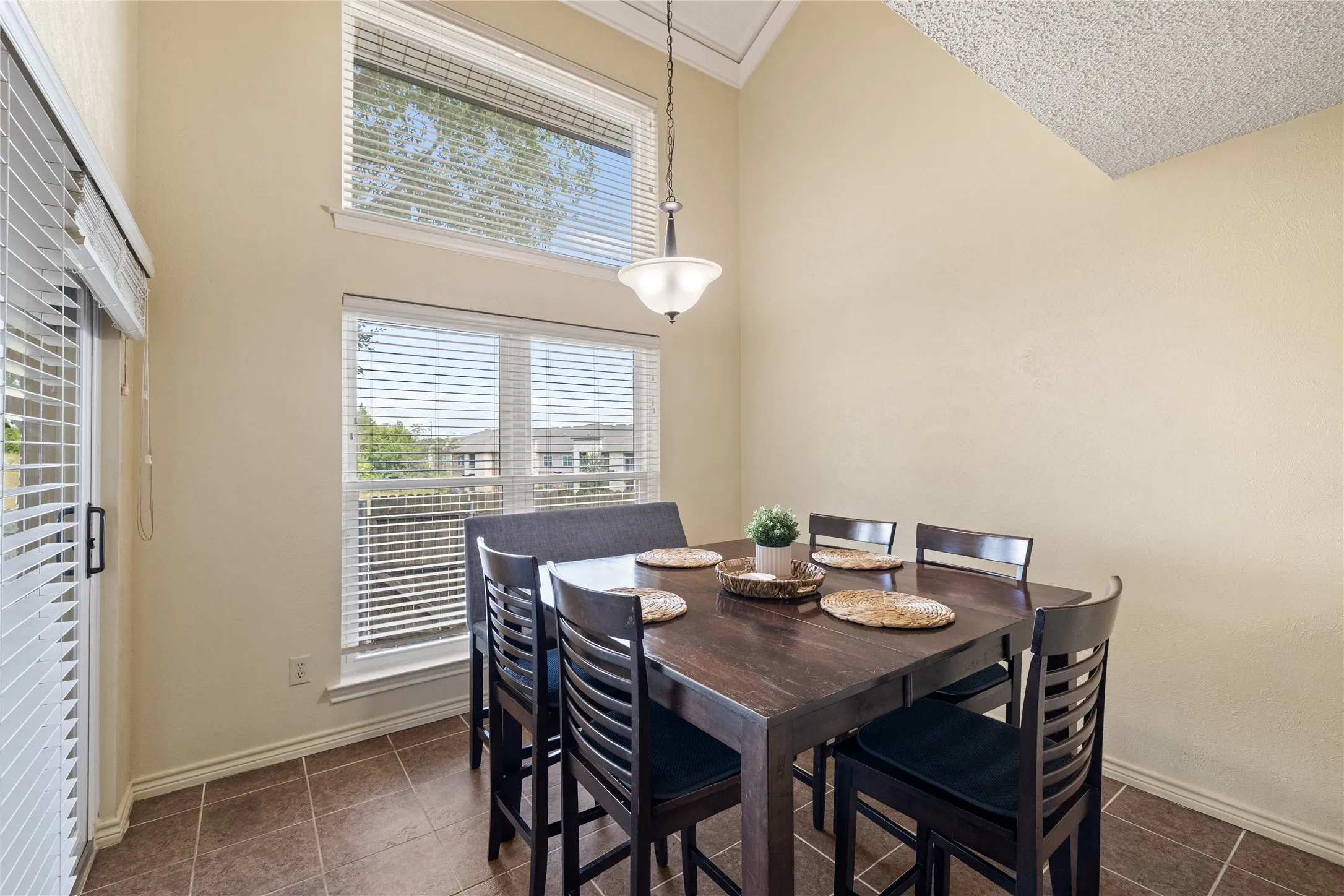 Single Family Residence For Sale in Dallas County , 853 Via Madonna, Mesquite, Texas 75150, 3 Bedroom, 3 Bathroom, 1 Garage spaces, 1,654 Sqft, built in 1982, mls#21381628, Real Estate Agent in Mesquite, Homes For Sale in Dallas county, Homes For Sale in Mesquite, Realtor in Mesquite Texas, Real Estate Brokerage Independent Realty Texas, Luminita Cordes Realtor