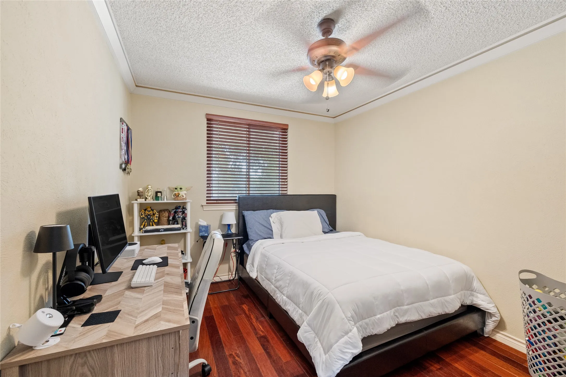 Single Family Residence For Sale in Dallas County , 853 Via Madonna, Mesquite, Texas 75150, 3 Bedroom, 3 Bathroom, 1 Garage spaces, 1,654 Sqft, built in 1982, mls#21381628, Real Estate Agent in Mesquite, Homes For Sale in Dallas county, Homes For Sale in Mesquite, Realtor in Mesquite Texas, Real Estate Brokerage Independent Realty Texas, Luminita Cordes Realtor