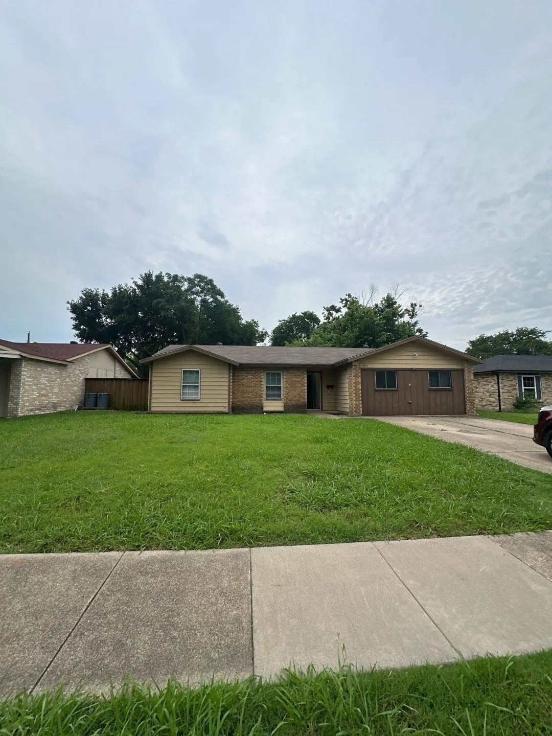 Single Family Residence For Rent in Dallas County , 1014 Tulip Trail, Mesquite, Texas 75149, 3 Bedroom, 2 Bathroom, Garage spaces, 1,771 Sqft, built in 1977, mls#21368316, Real Estate Agent in Mesquite, Homes For Rent in Dallas county, Homes For Rent in Mesquite, Realtor in Mesquite Texas, Real Estate Brokerage Independent Realty Texas, Luminita Cordes Realtor