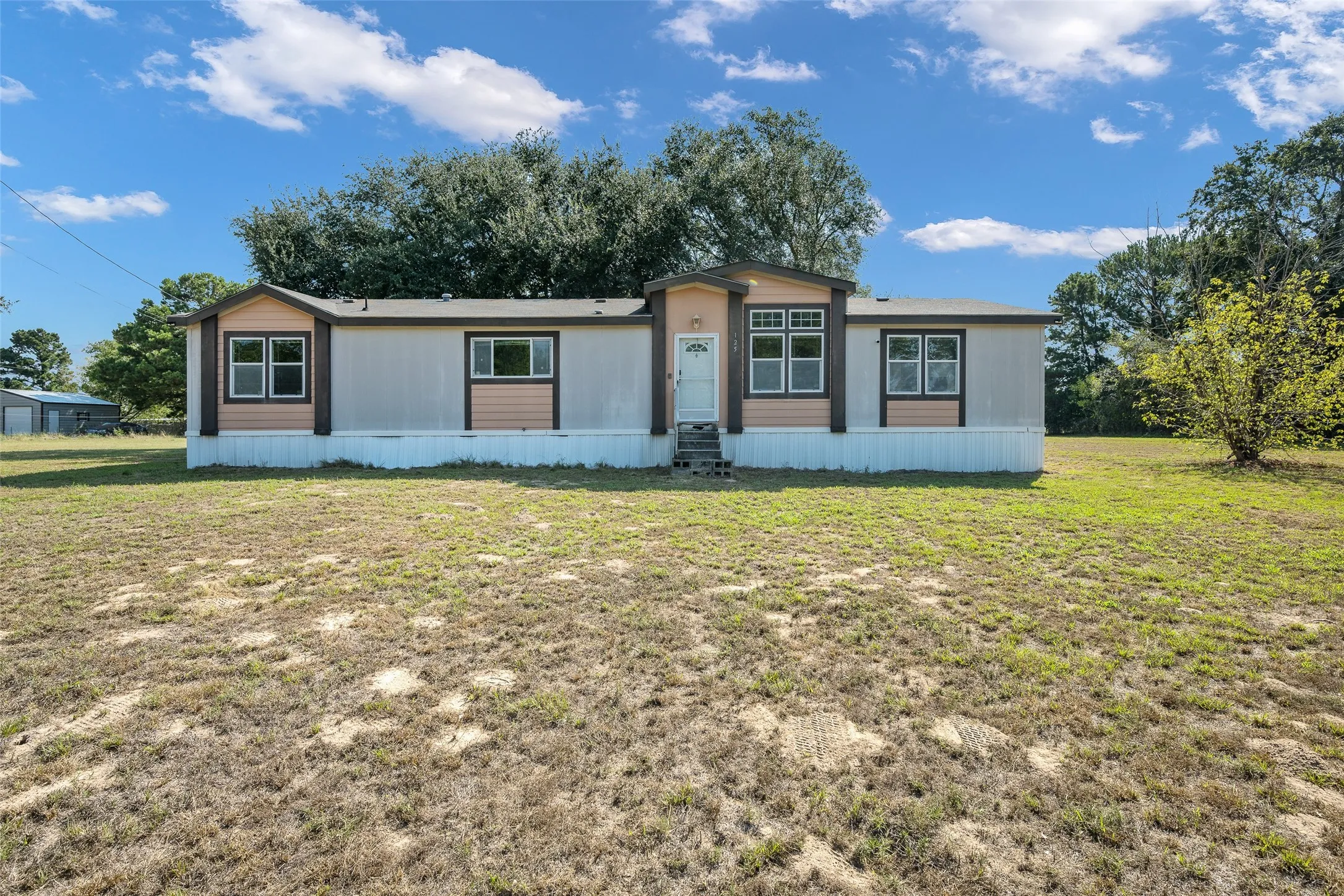 Manufactured Home For Sale in Henderson County , 125 Ivy Lane, Mabank, Texas 75156, 3 Bedroom, 2 Bathroom, Garage spaces, 2,048 Sqft, built in 2001, mls#21381091, Real Estate Agent in Mabank, Homes For Sale in Henderson county, Homes For Sale in Mabank, Realtor in Mabank Texas, Real Estate Brokerage Independent Realty Texas, Luminita Cordes Realtor