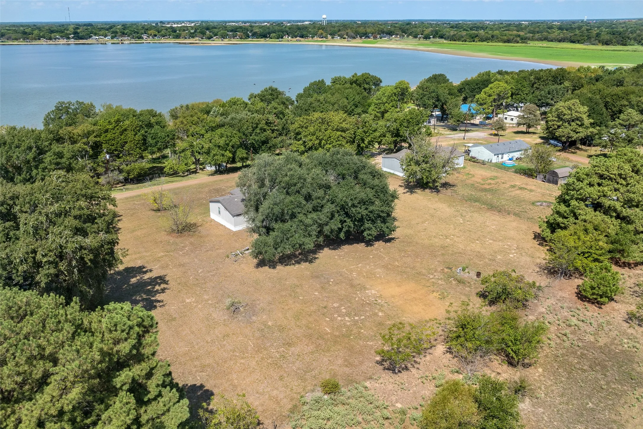 Manufactured Home For Sale in Henderson County , 125 Ivy Lane, Mabank, Texas 75156, 3 Bedroom, 2 Bathroom, Garage spaces, 2,048 Sqft, built in 2001, mls#21381091, Real Estate Agent in Mabank, Homes For Sale in Henderson county, Homes For Sale in Mabank, Realtor in Mabank Texas, Real Estate Brokerage Independent Realty Texas, Luminita Cordes Realtor
