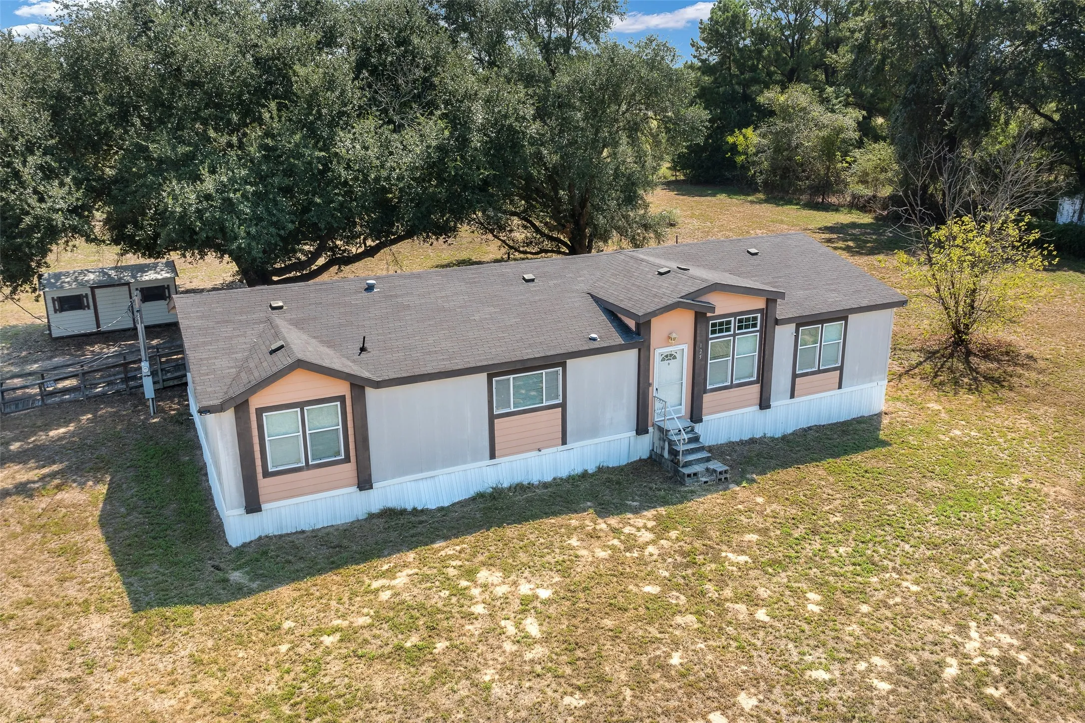 Manufactured Home For Sale in Henderson County , 125 Ivy Lane, Mabank, Texas 75156, 3 Bedroom, 2 Bathroom, Garage spaces, 2,048 Sqft, built in 2001, mls#21381091, Real Estate Agent in Mabank, Homes For Sale in Henderson county, Homes For Sale in Mabank, Realtor in Mabank Texas, Real Estate Brokerage Independent Realty Texas, Luminita Cordes Realtor