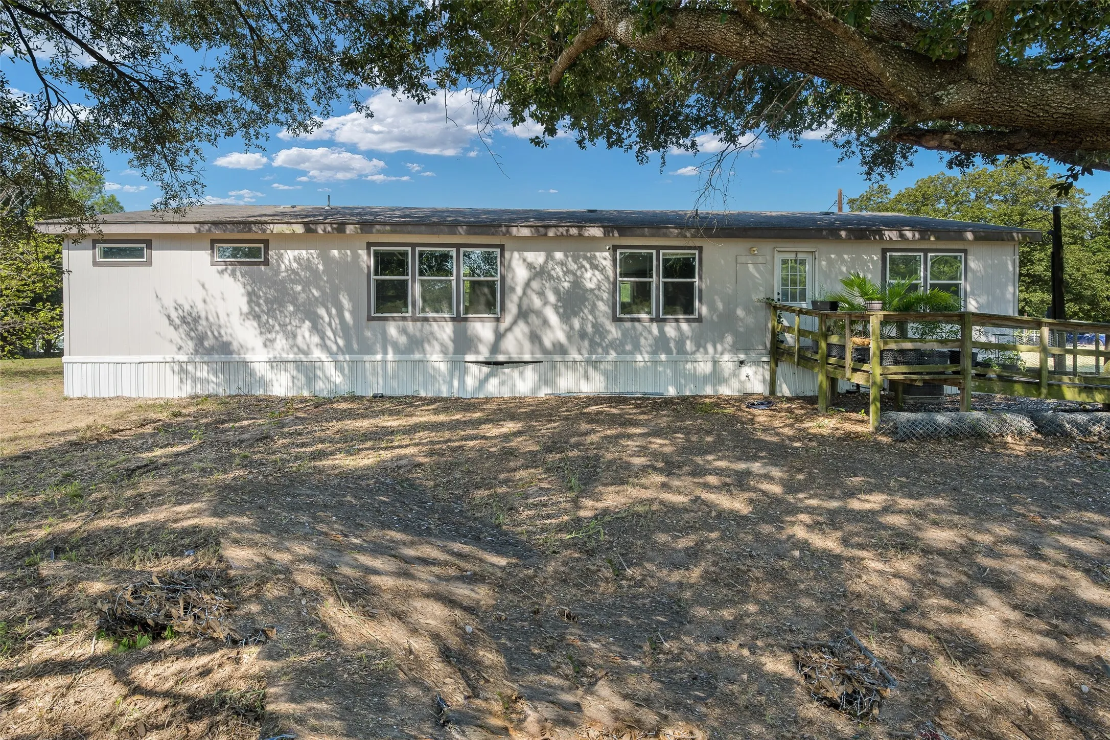 Manufactured Home For Sale in Henderson County , 125 Ivy Lane, Mabank, Texas 75156, 3 Bedroom, 2 Bathroom, Garage spaces, 2,048 Sqft, built in 2001, mls#21381091, Real Estate Agent in Mabank, Homes For Sale in Henderson county, Homes For Sale in Mabank, Realtor in Mabank Texas, Real Estate Brokerage Independent Realty Texas, Luminita Cordes Realtor