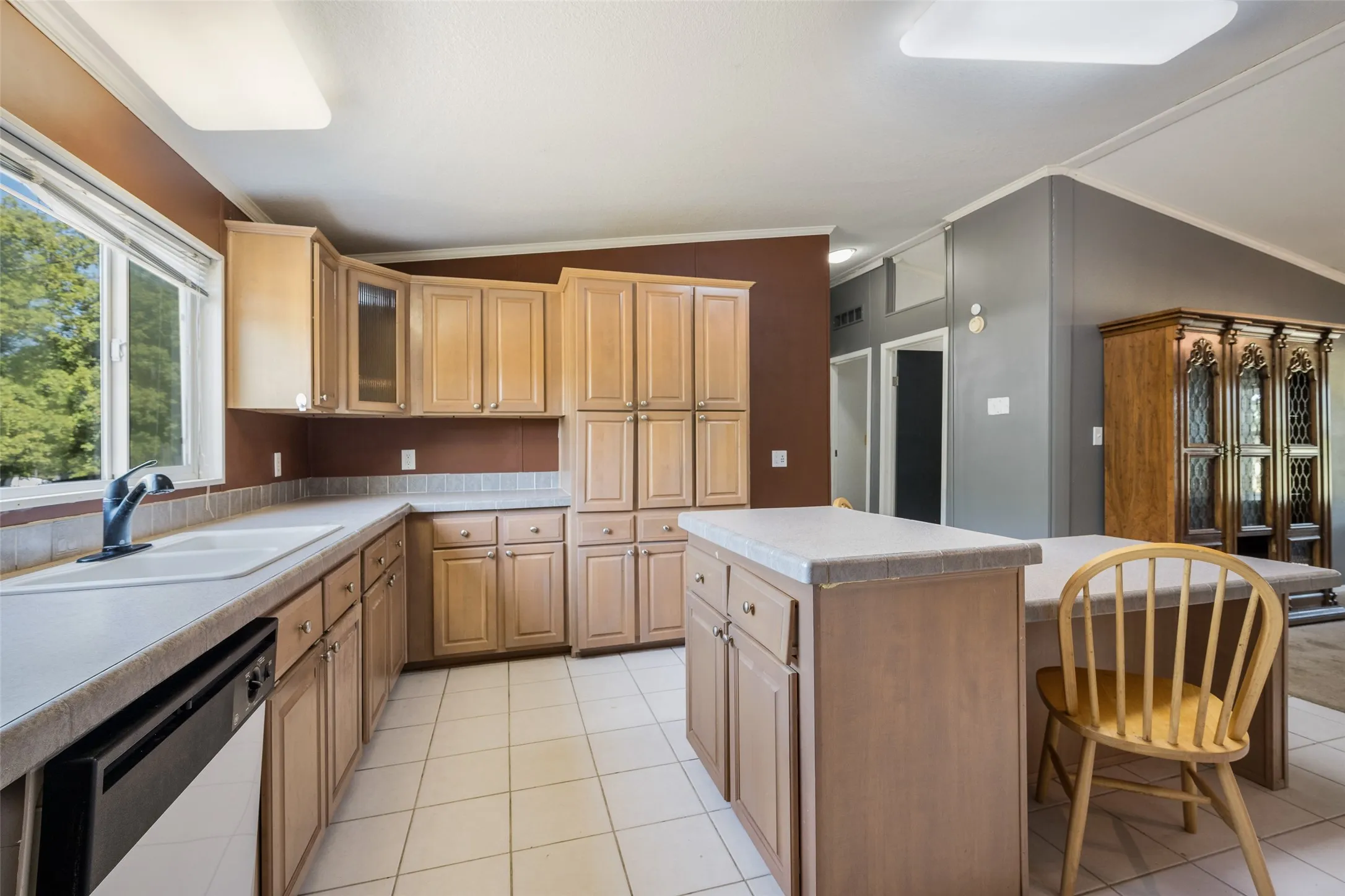 Manufactured Home For Sale in Henderson County , 125 Ivy Lane, Mabank, Texas 75156, 3 Bedroom, 2 Bathroom, Garage spaces, 2,048 Sqft, built in 2001, mls#21381091, Real Estate Agent in Mabank, Homes For Sale in Henderson county, Homes For Sale in Mabank, Realtor in Mabank Texas, Real Estate Brokerage Independent Realty Texas, Luminita Cordes Realtor