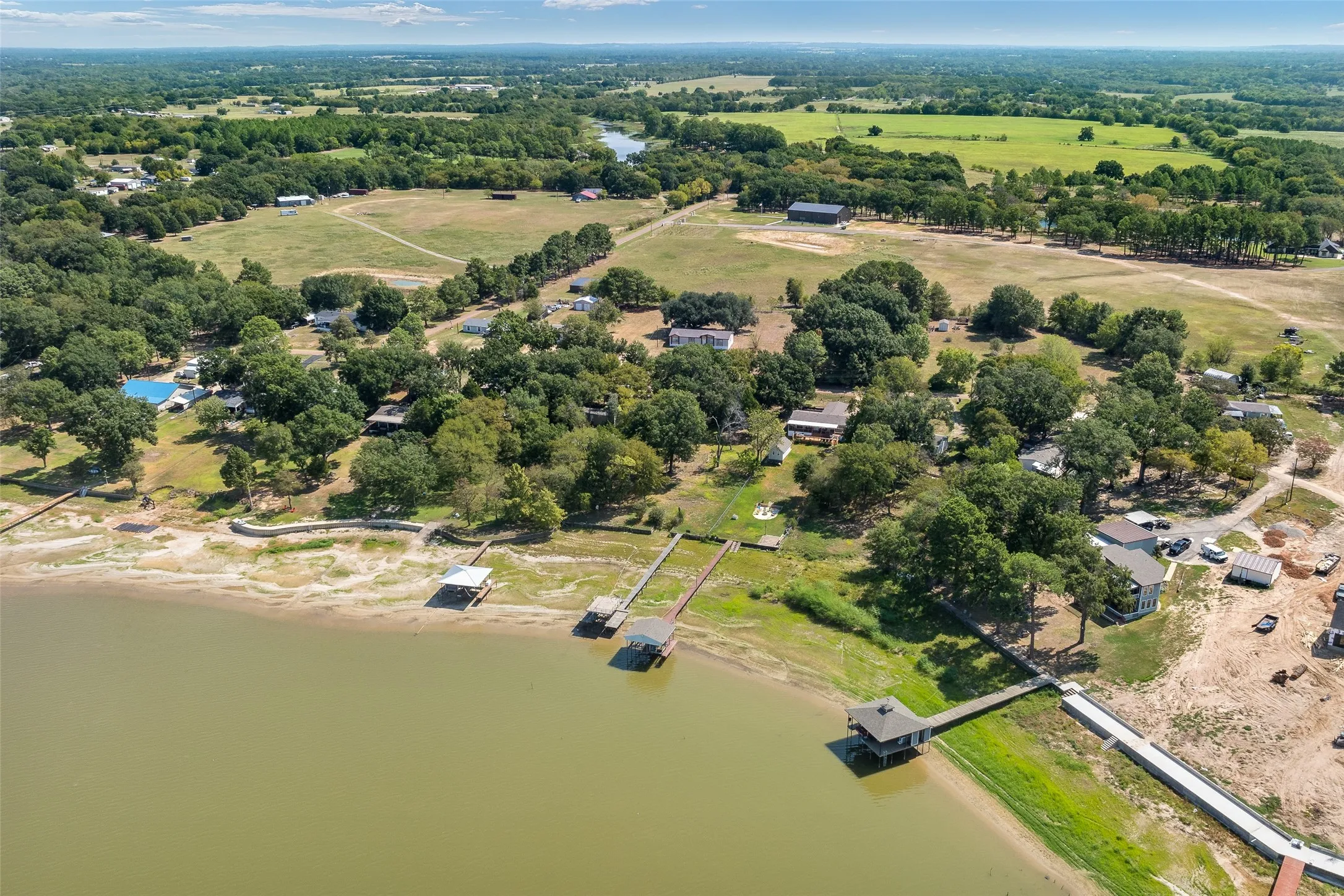 Manufactured Home For Sale in Henderson County , 125 Ivy Lane, Mabank, Texas 75156, 3 Bedroom, 2 Bathroom, Garage spaces, 2,048 Sqft, built in 2001, mls#21381091, Real Estate Agent in Mabank, Homes For Sale in Henderson county, Homes For Sale in Mabank, Realtor in Mabank Texas, Real Estate Brokerage Independent Realty Texas, Luminita Cordes Realtor