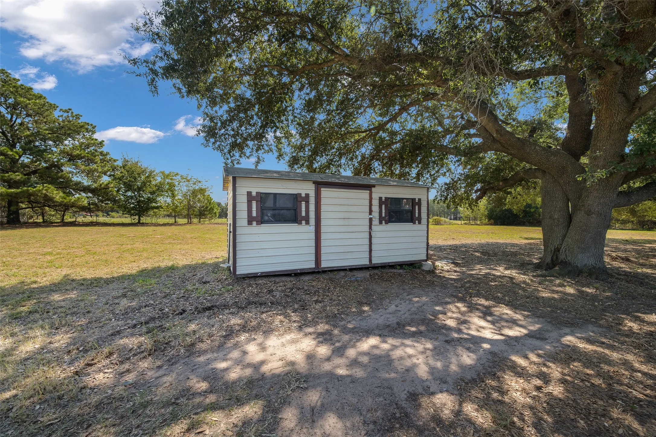 Manufactured Home For Sale in Henderson County , 125 Ivy Lane, Mabank, Texas 75156, 3 Bedroom, 2 Bathroom, Garage spaces, 2,048 Sqft, built in 2001, mls#21381091, Real Estate Agent in Mabank, Homes For Sale in Henderson county, Homes For Sale in Mabank, Realtor in Mabank Texas, Real Estate Brokerage Independent Realty Texas, Luminita Cordes Realtor
