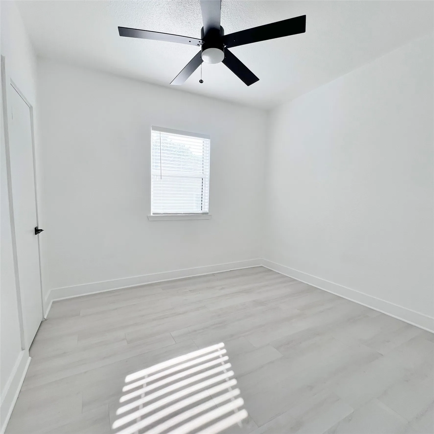 Single Family Residence For Rent in Dallas County , 1542 E Ohio Avenue, Dallas, Texas 75216, 4 Bedroom, 2 Bathroom, Garage spaces, 1,248 Sqft, built in 1925, mls#21381632, Real Estate Agent in Dallas, Homes For Rent in Dallas county, Homes For Rent in Dallas, Realtor in Dallas Texas, Real Estate Brokerage Independent Realty Texas, Luminita Cordes Realtor