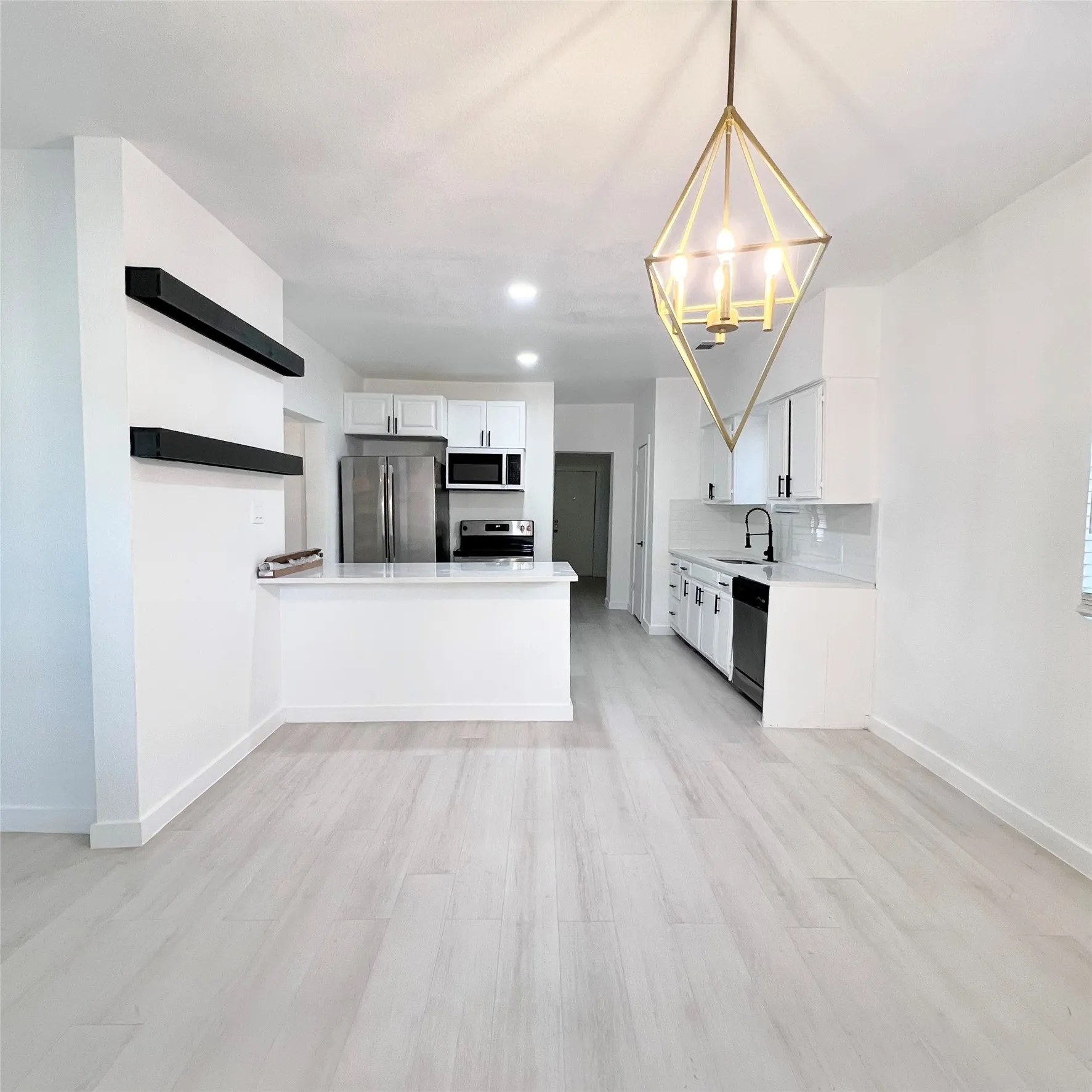 Single Family Residence For Rent in Dallas County , 1542 E Ohio Avenue, Dallas, Texas 75216, 4 Bedroom, 2 Bathroom, Garage spaces, 1,248 Sqft, built in 1925, mls#21381632, Real Estate Agent in Dallas, Homes For Rent in Dallas county, Homes For Rent in Dallas, Realtor in Dallas Texas, Real Estate Brokerage Independent Realty Texas, Luminita Cordes Realtor