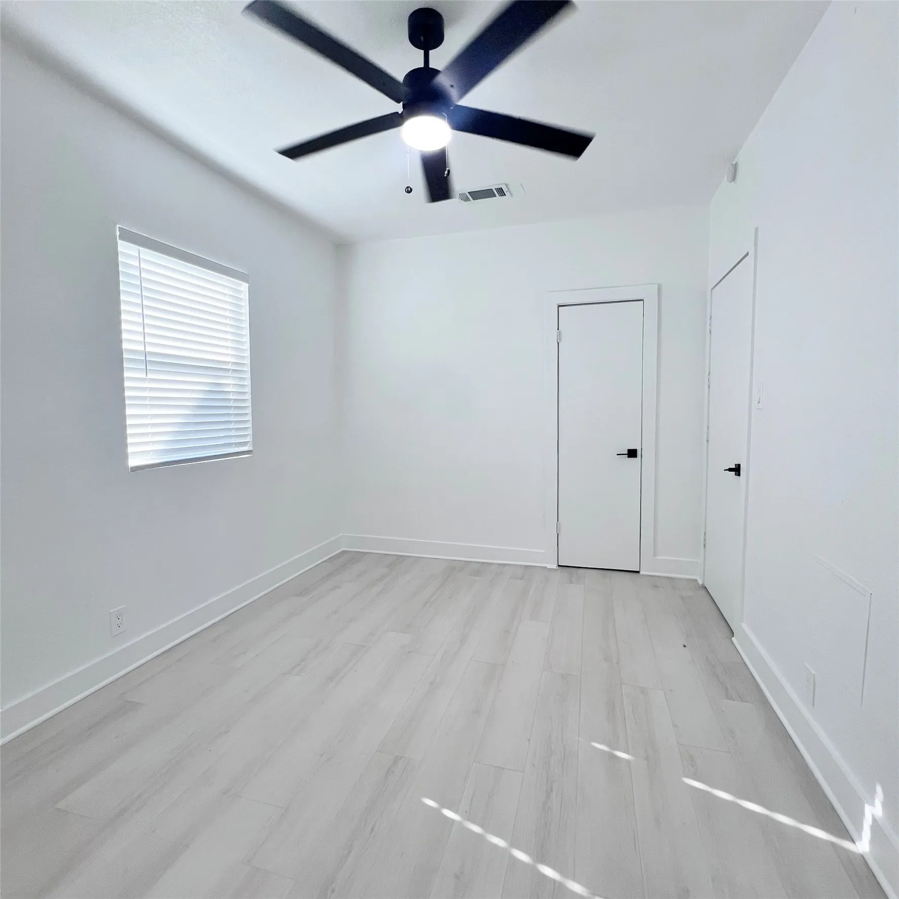 Single Family Residence For Rent in Dallas County , 1542 E Ohio Avenue, Dallas, Texas 75216, 4 Bedroom, 2 Bathroom, Garage spaces, 1,248 Sqft, built in 1925, mls#21381632, Real Estate Agent in Dallas, Homes For Rent in Dallas county, Homes For Rent in Dallas, Realtor in Dallas Texas, Real Estate Brokerage Independent Realty Texas, Luminita Cordes Realtor