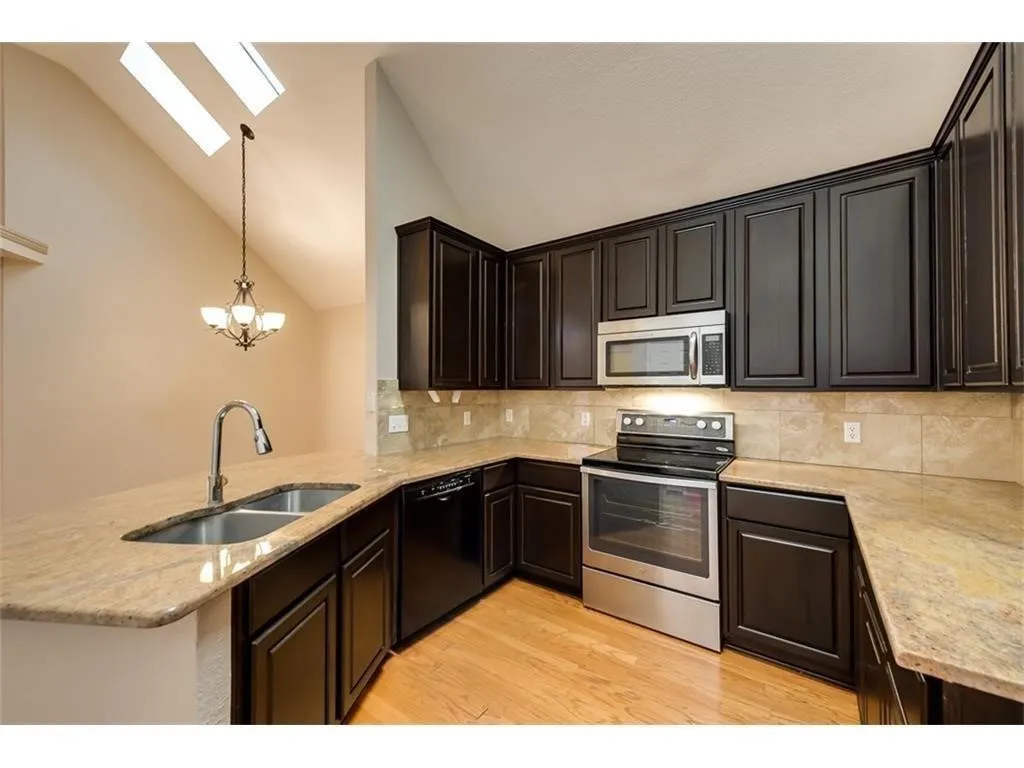 Single Family Residence For Rent in Collin County , 3032 Sawtooth Drive, Plano, Texas 75025, 3 Bedroom, 2 Bathroom, 2 Garage spaces, 1,454 Sqft, built in 1996, mls#21381623, Real Estate Agent in Plano, Homes For Rent in Collin county, Homes For Rent in Plano, Realtor in Plano Texas, Real Estate Brokerage Independent Realty Texas, Luminita Cordes Realtor